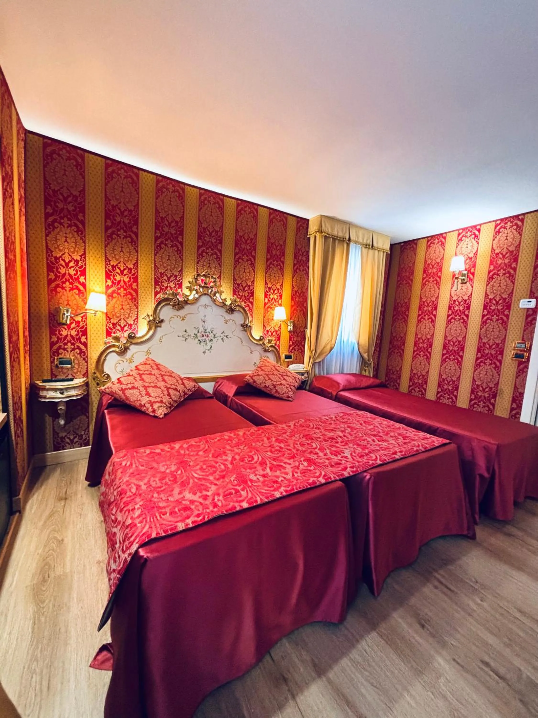 Bed in Hotel al Graspo de Ua