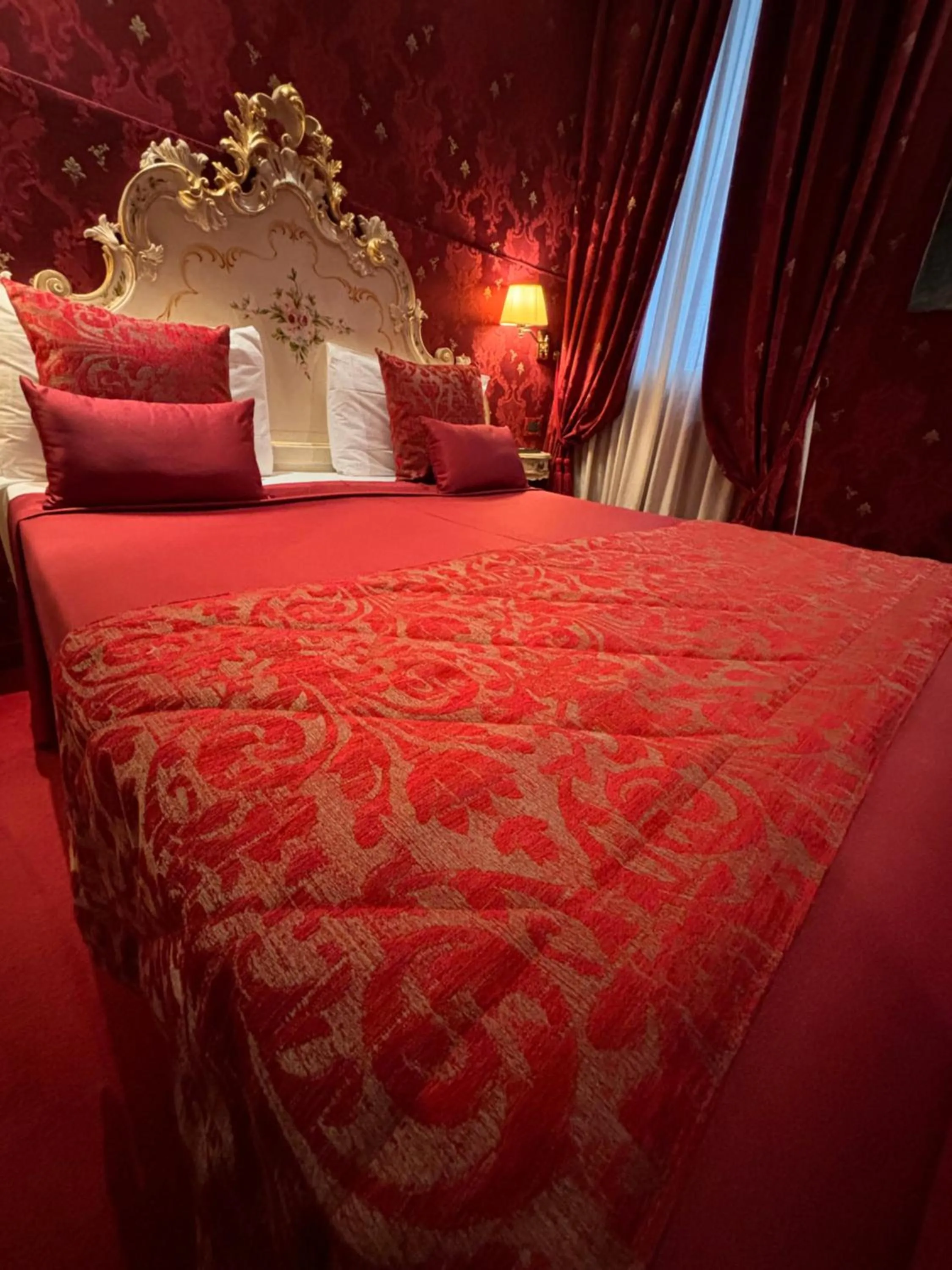 Bed in Hotel al Graspo de Ua