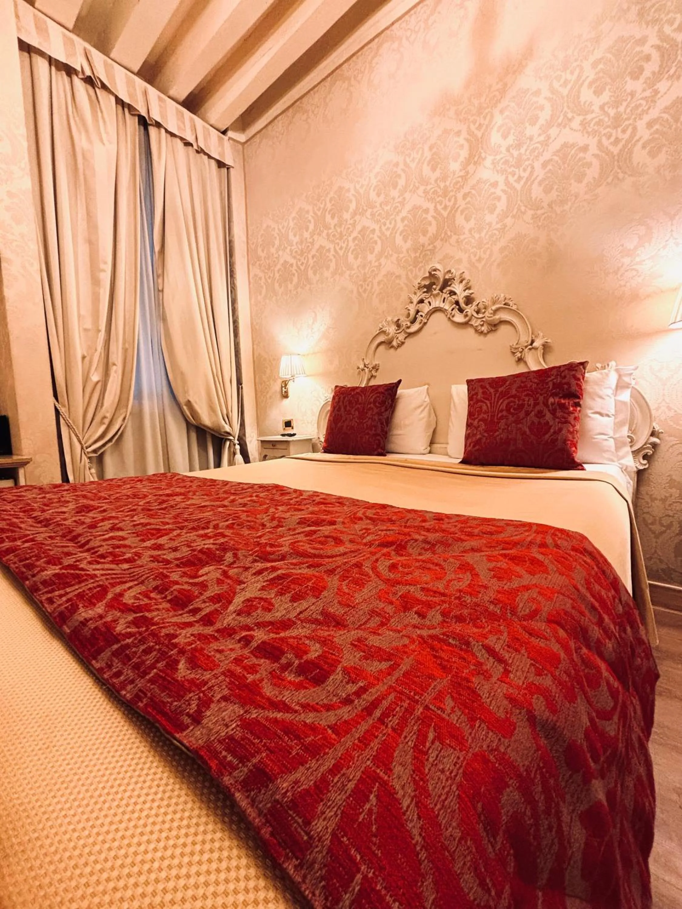 Bed in Hotel al Graspo de Ua