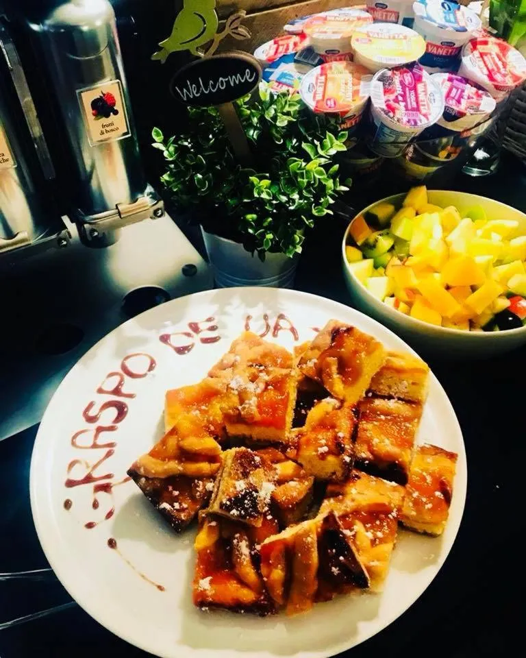 Continental breakfast in Hotel al Graspo de Ua