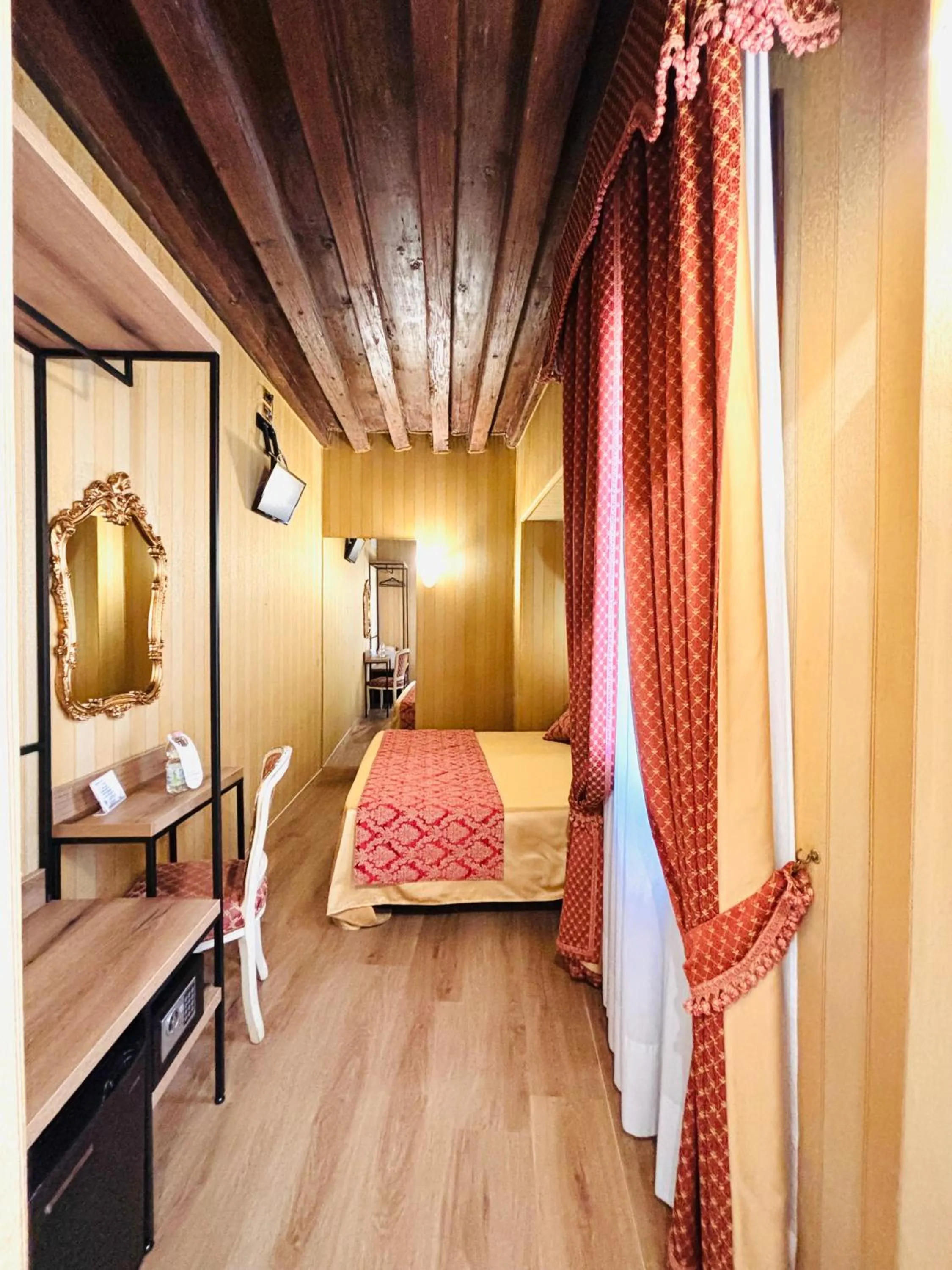 Bed in Hotel al Graspo de Ua