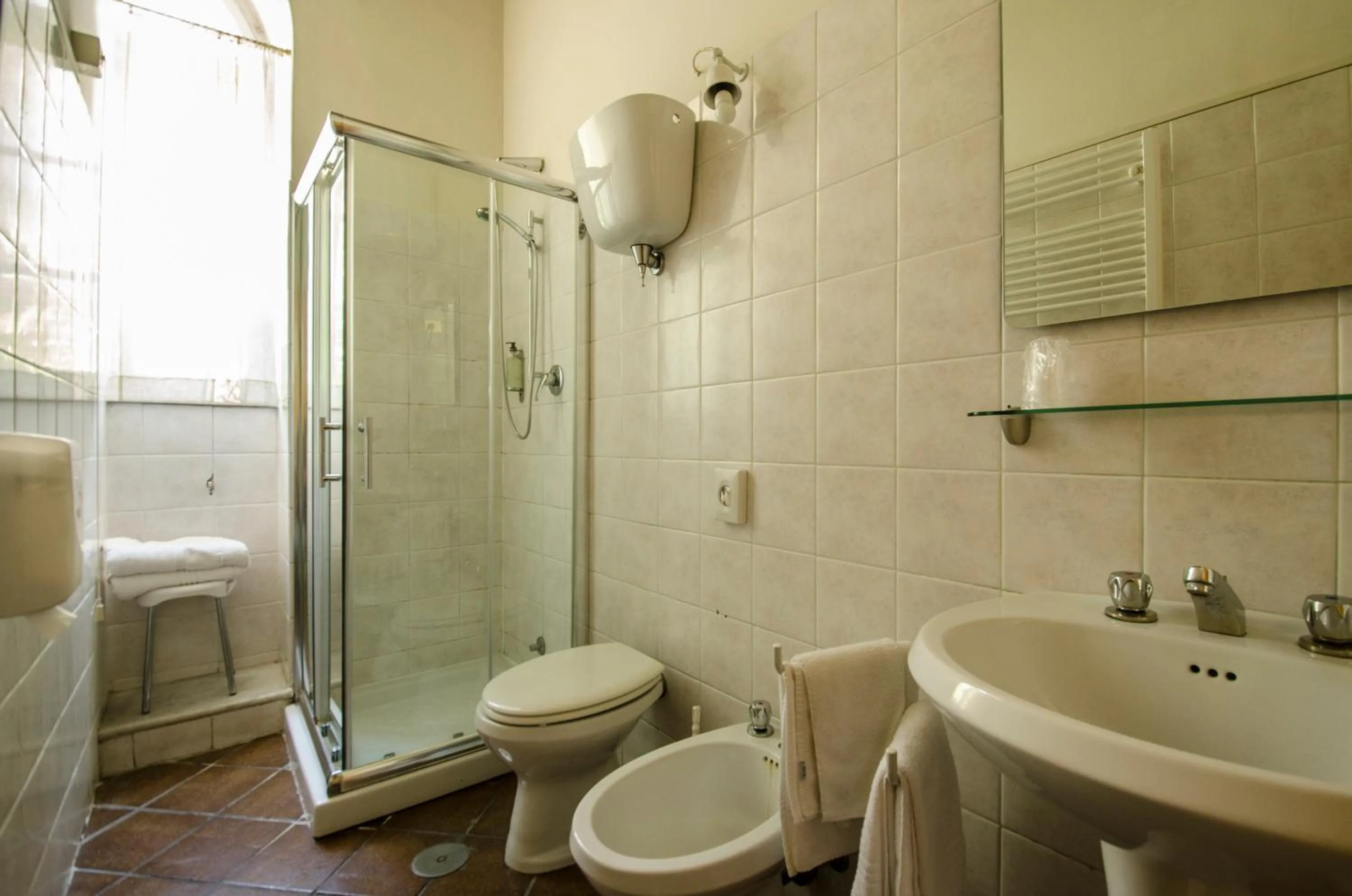 Shower in Hotel Iris