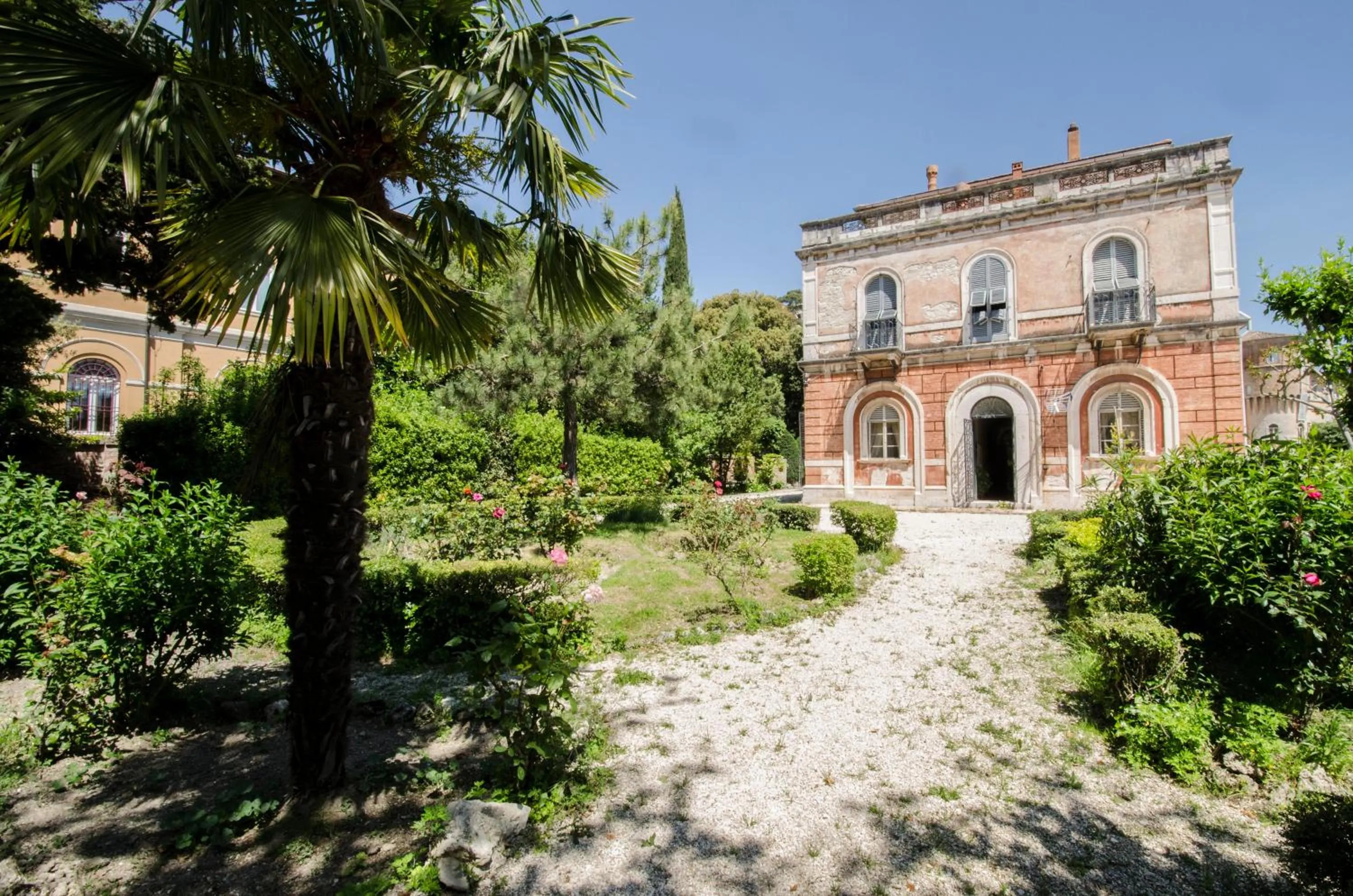 Property building in Hotel Iris