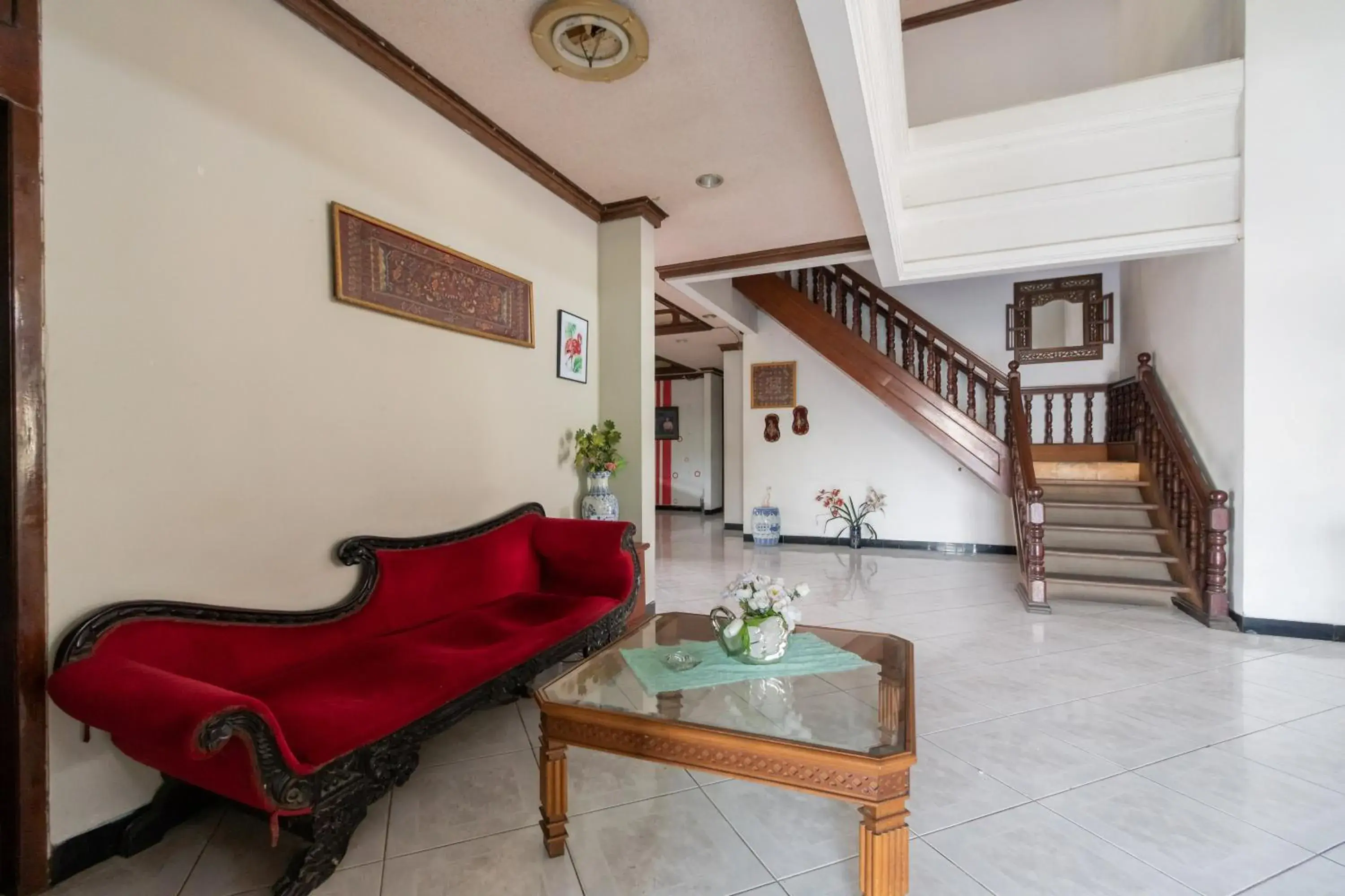 Living room in RedDoorz Syariah near Kawasan Saribu Rumah Gadang Solok Selatan Living room in RedDoorz Syariah near Kawasan Saribu Rumah Gadang Solok Selatan