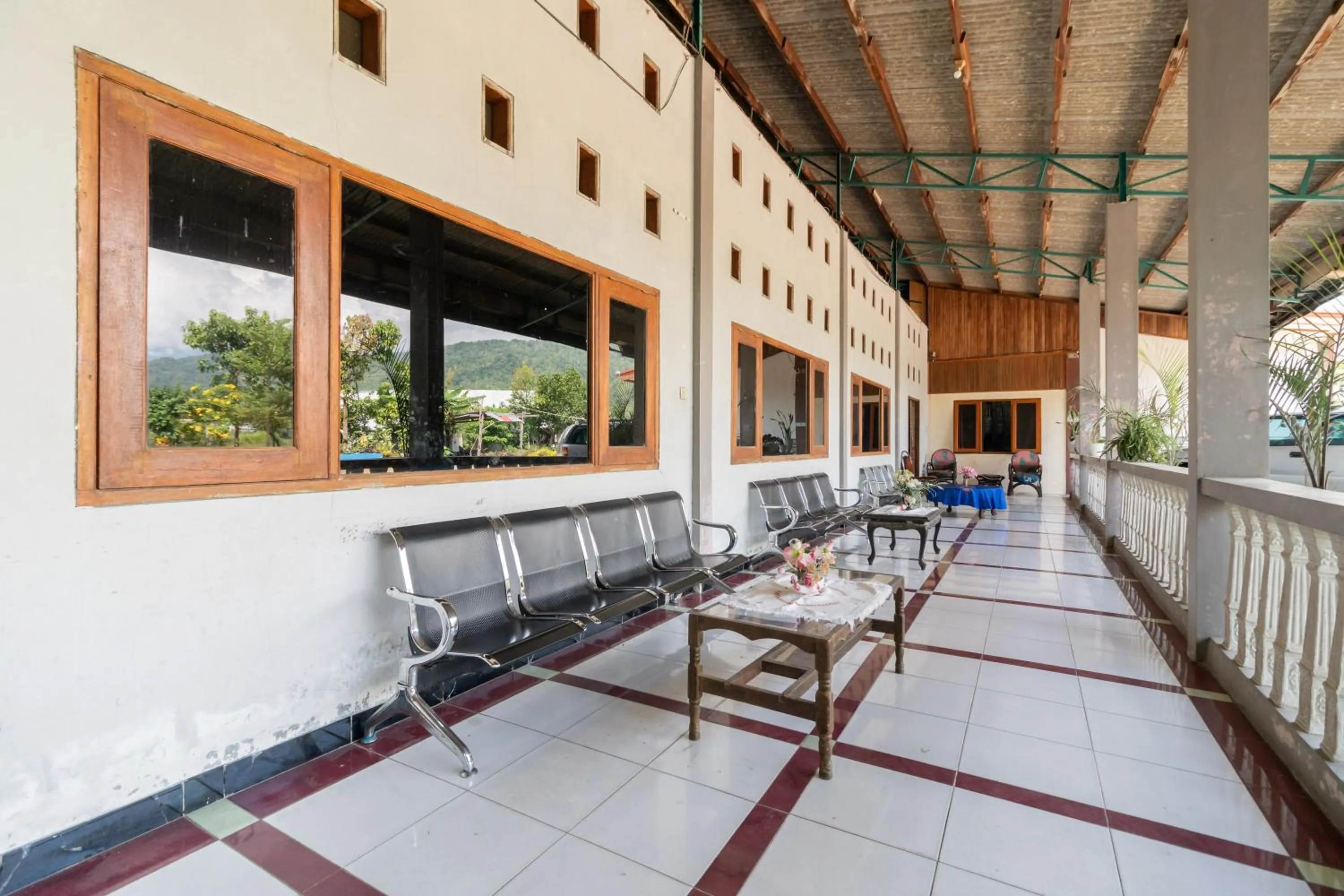 Seating area in RedDoorz Syariah near Kawasan Saribu Rumah Gadang Solok Selatan
