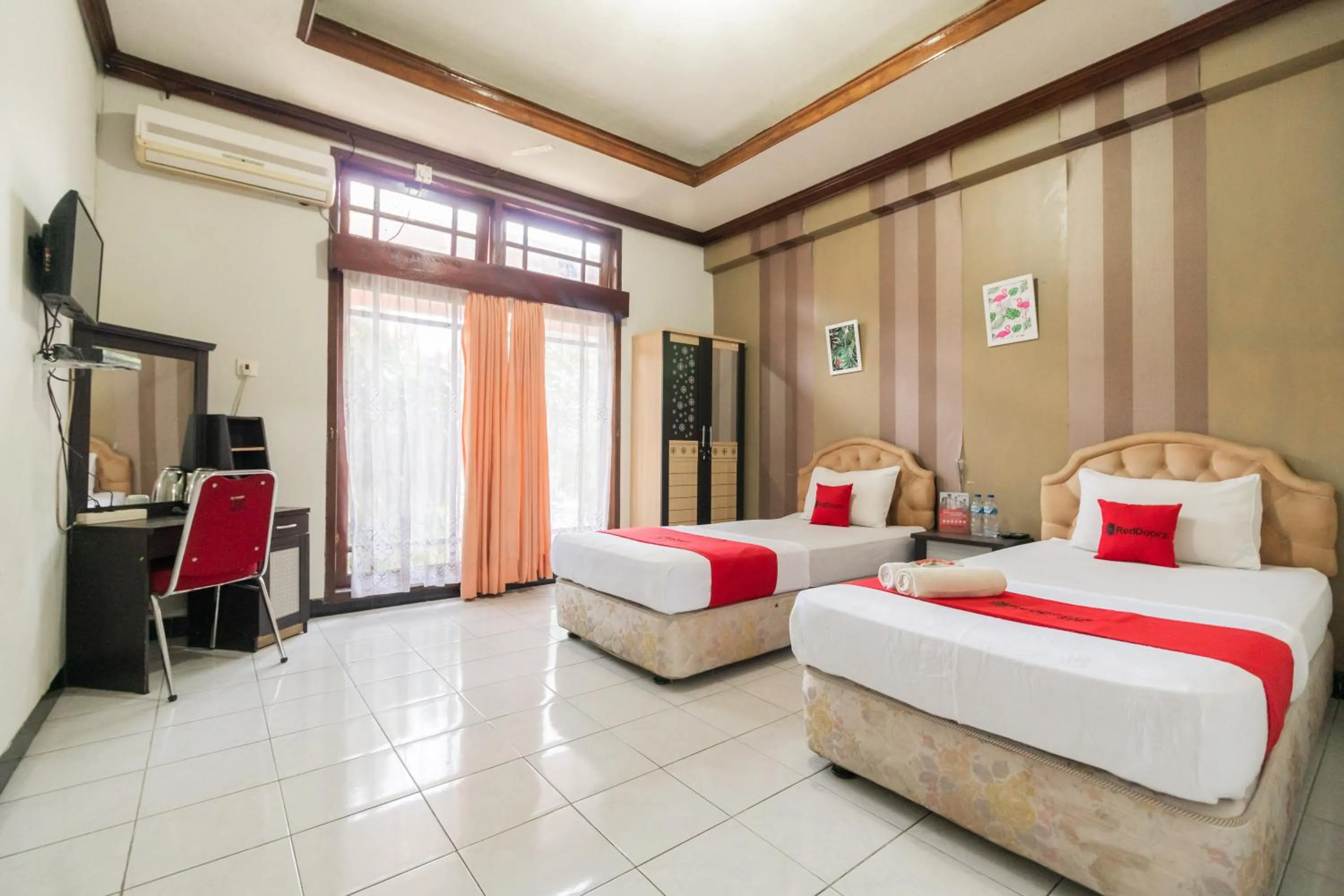 Bedroom, Bed in RedDoorz Syariah near Kawasan Saribu Rumah Gadang Solok Selatan