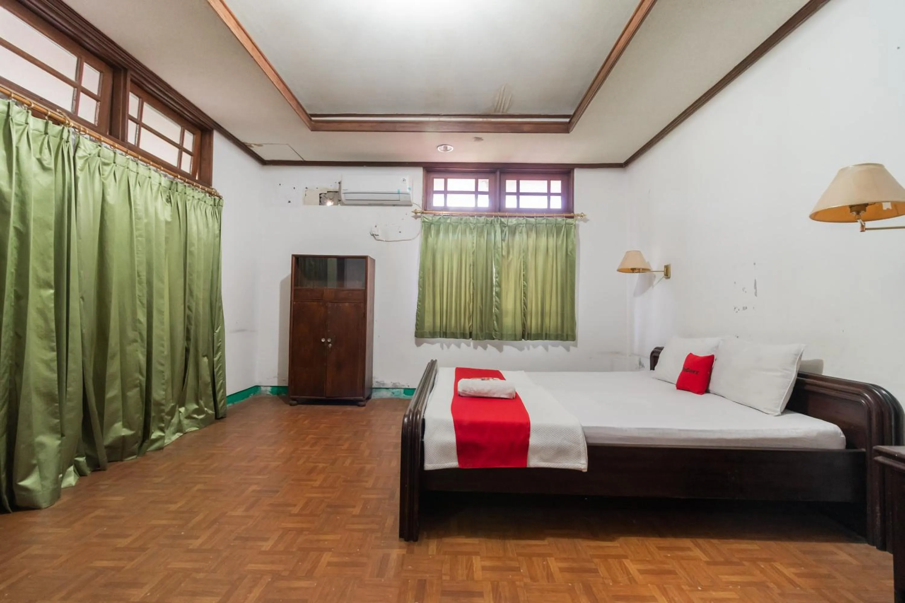 Bedroom, Bed in RedDoorz Syariah near Kawasan Saribu Rumah Gadang Solok Selatan
