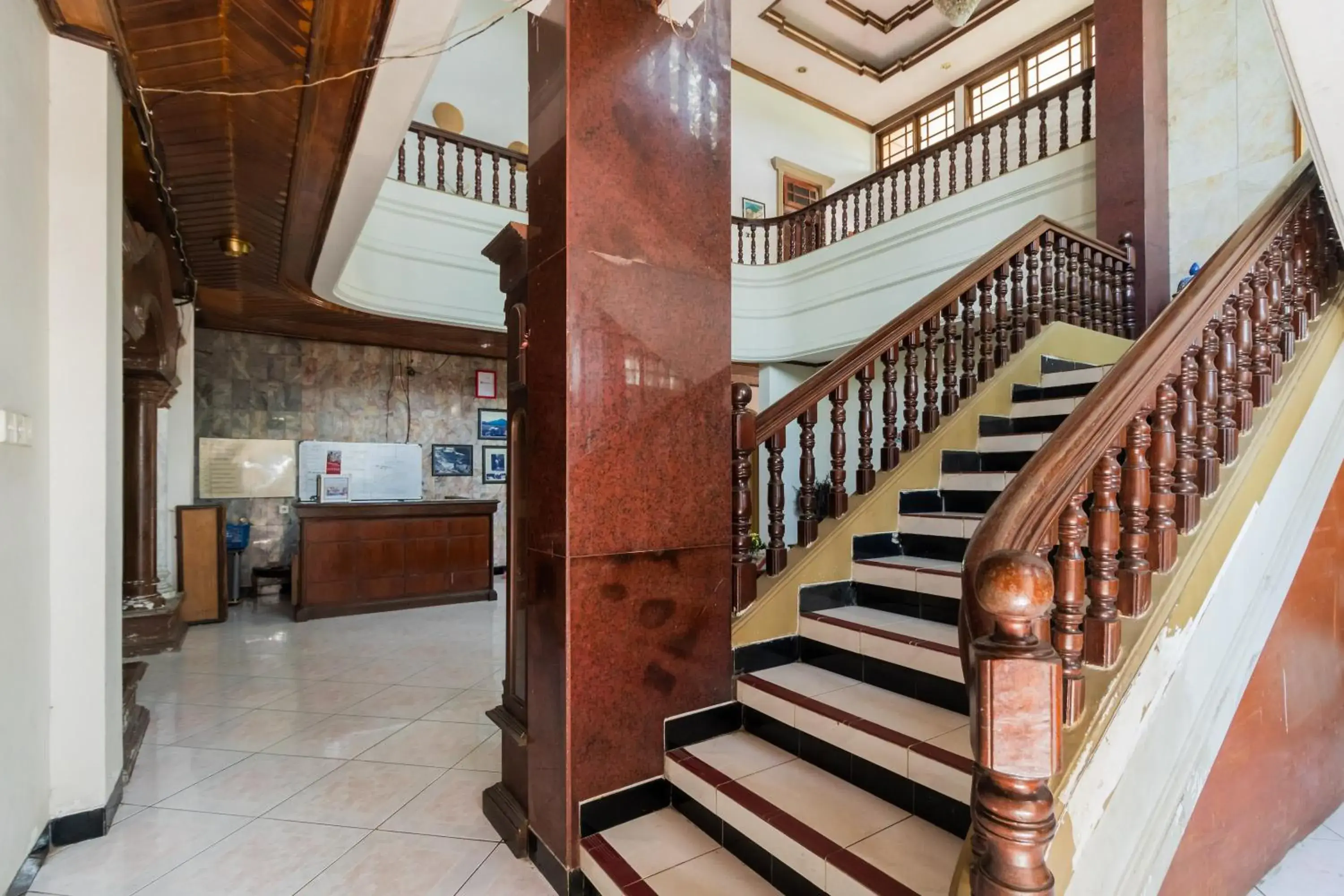 Lobby or reception in RedDoorz Syariah near Kawasan Saribu Rumah Gadang Solok Selatan Lobby or reception in RedDoorz Syariah near Kawasan Saribu Rumah Gadang Solok Selatan