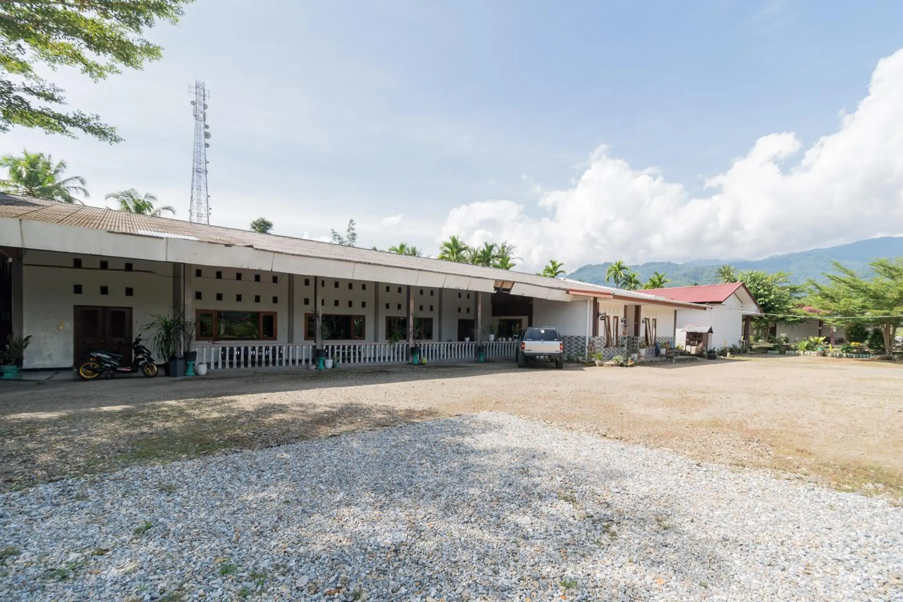 Property building in RedDoorz Syariah near Kawasan Saribu Rumah Gadang Solok Selatan Property building in RedDoorz Syariah near Kawasan Saribu Rumah Gadang Solok Selatan