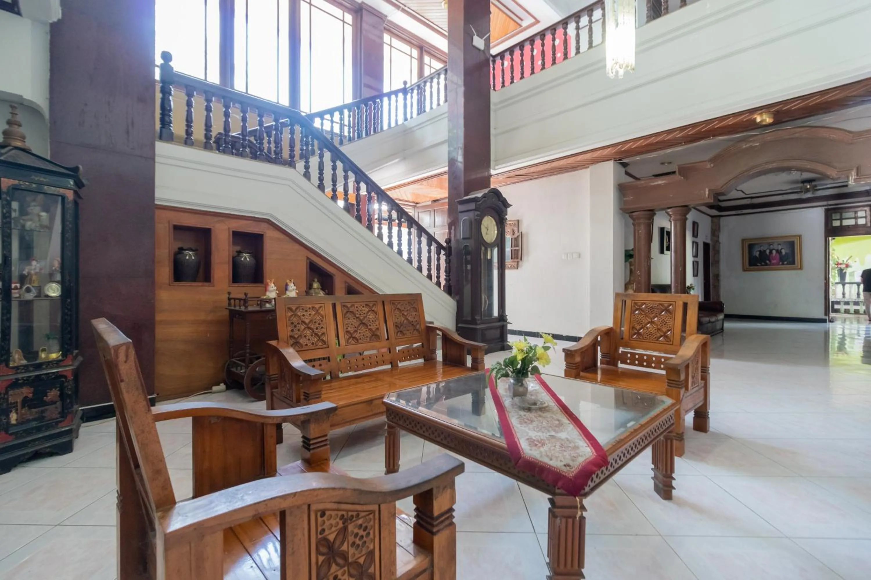 Living room in RedDoorz Syariah near Kawasan Saribu Rumah Gadang Solok Selatan