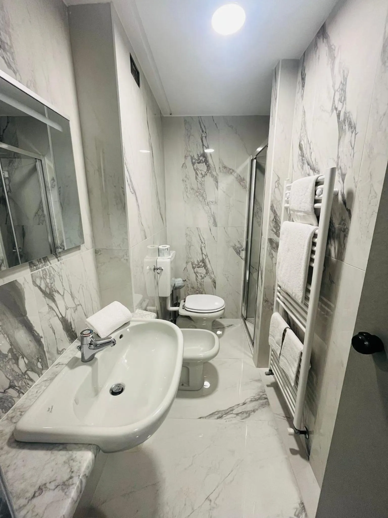 Shower in Green Hotel