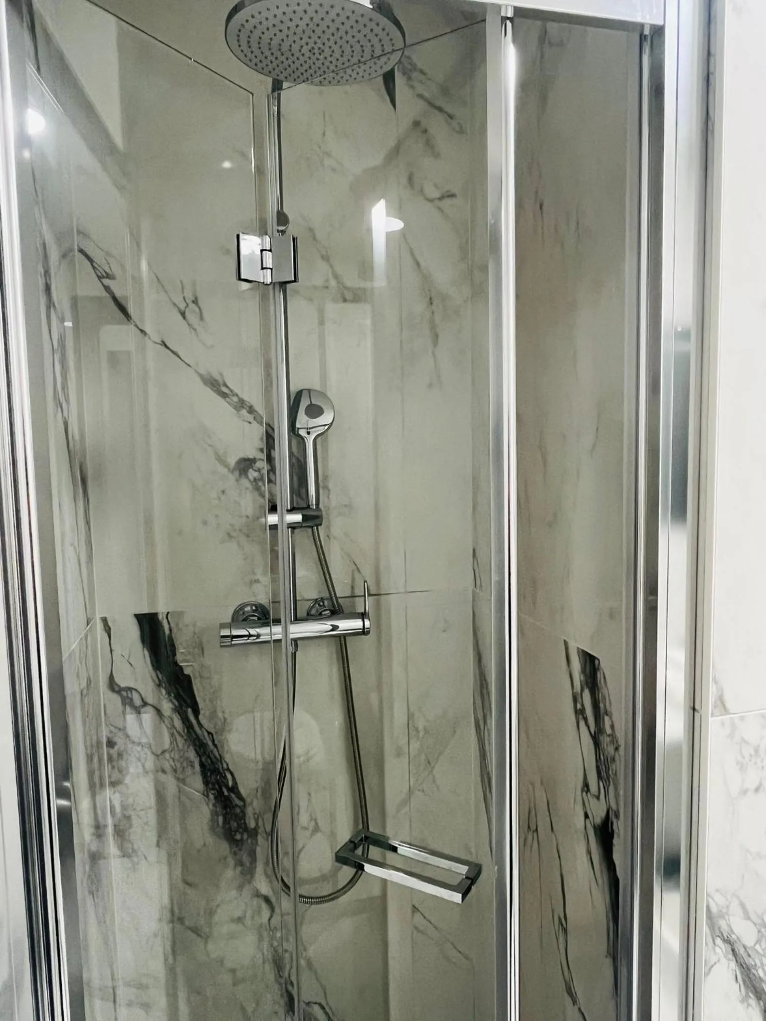 Shower in Green Hotel