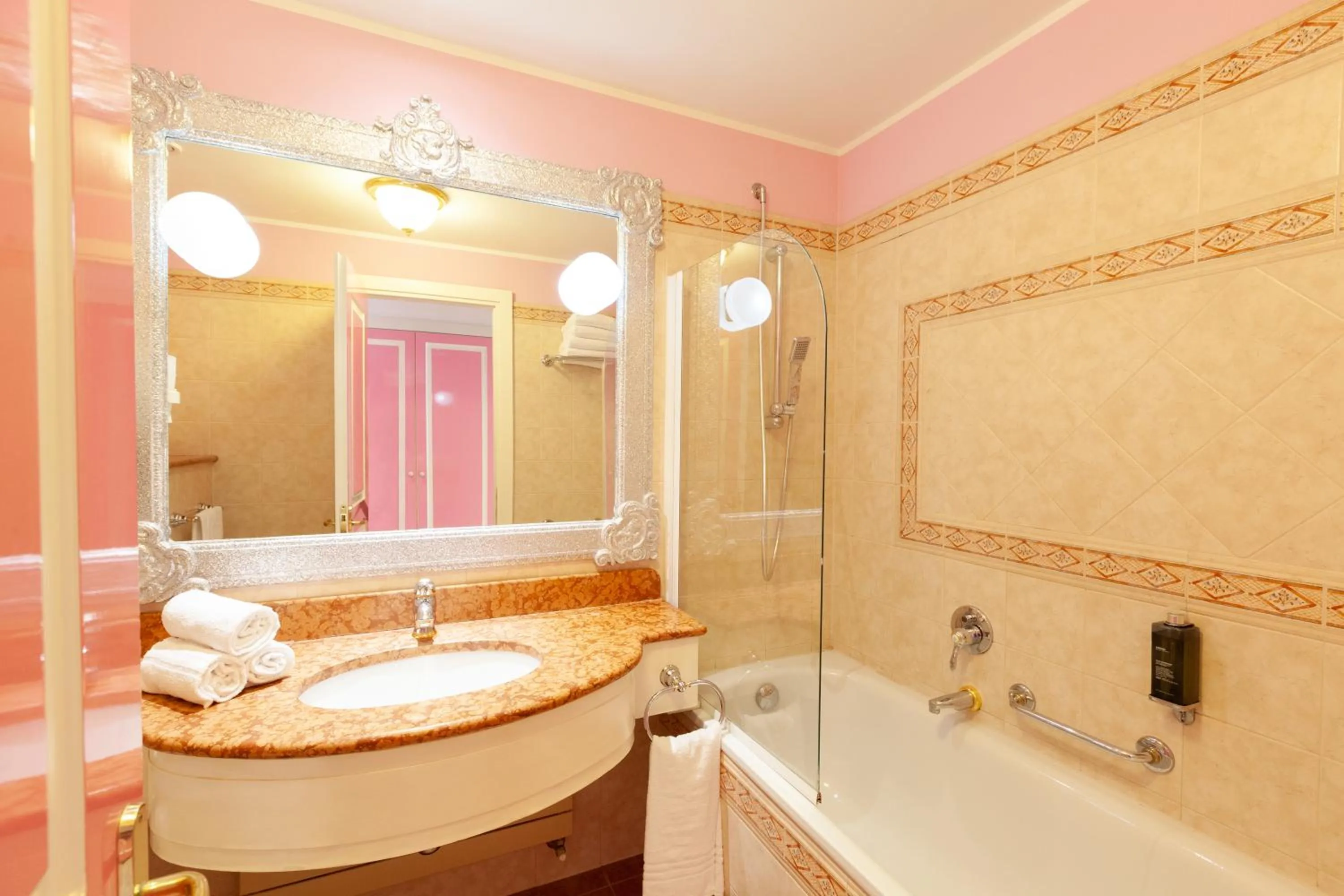 Shower in Gardaland Hotel