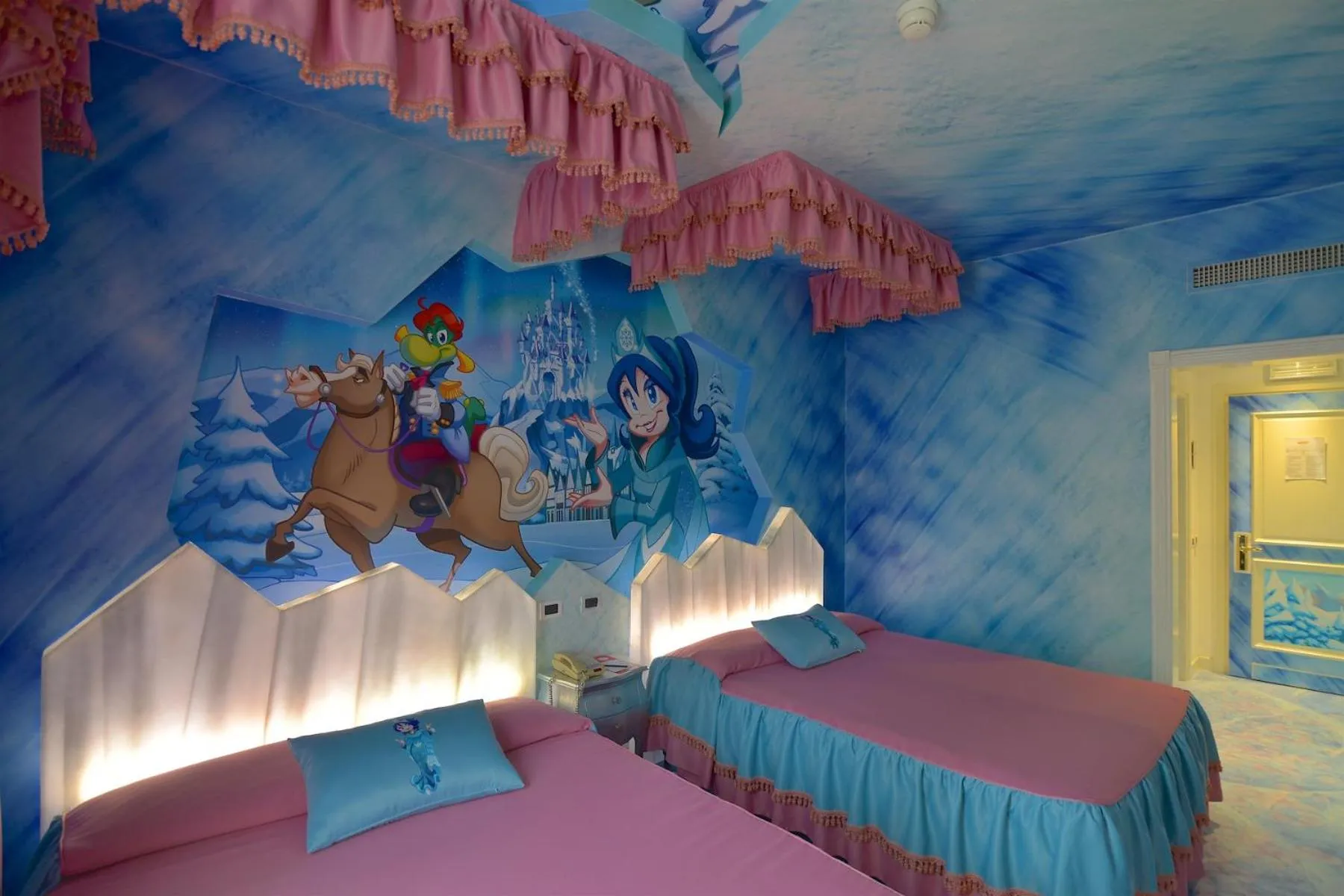 Photo of the whole room, Bed in Gardaland Hotel