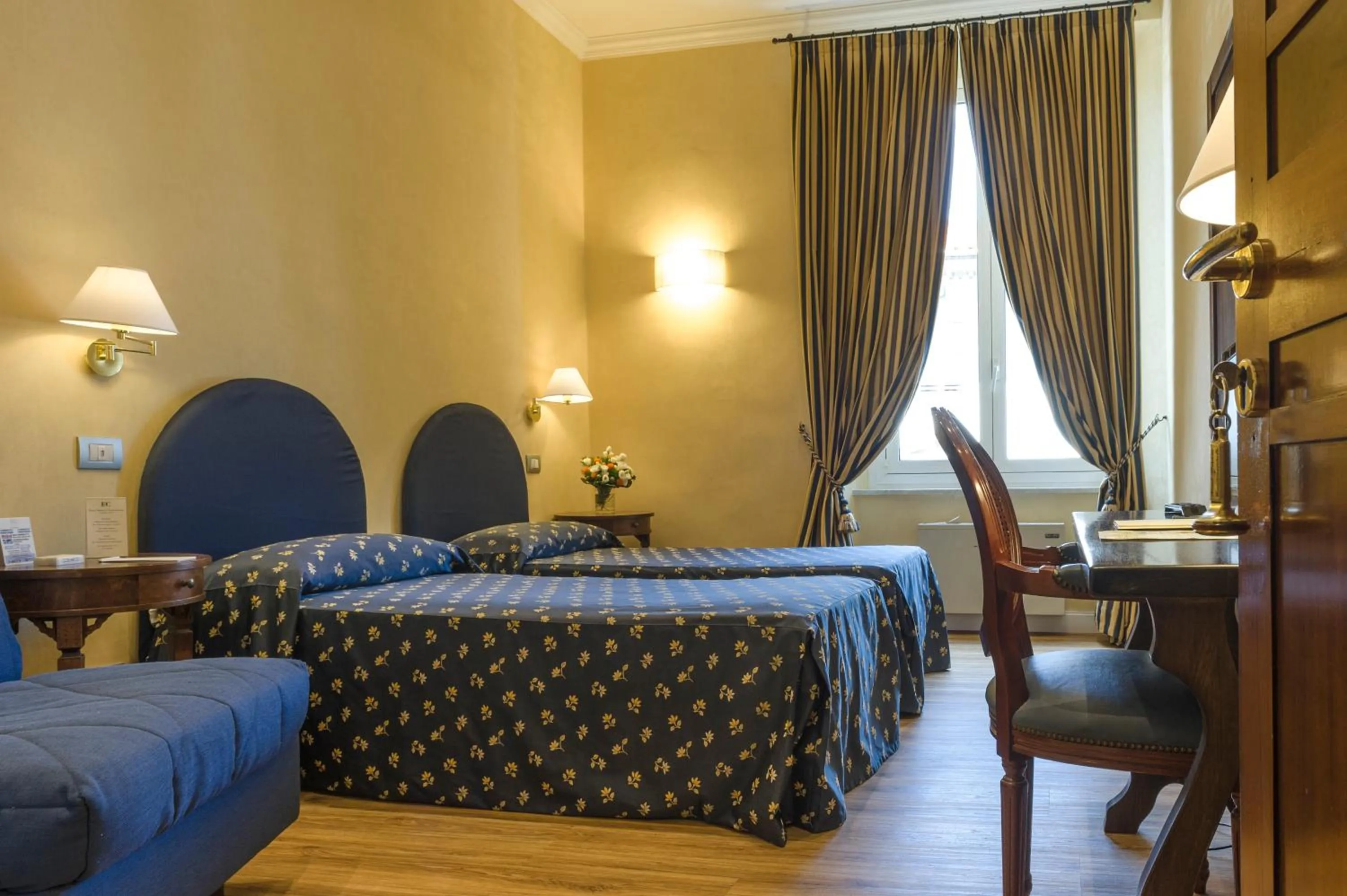 Bedroom, Bed in Hotel Firenze e Continentale