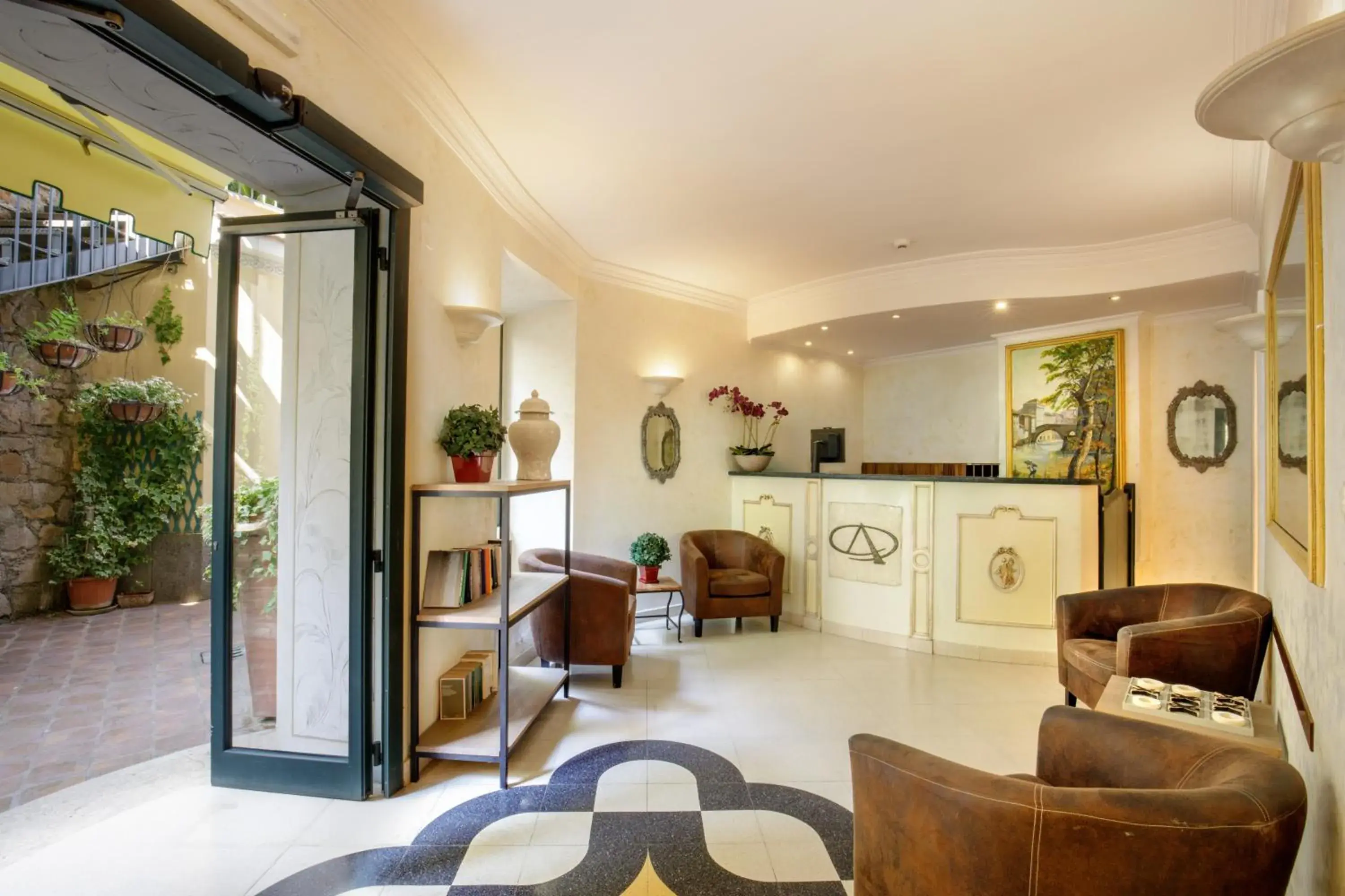 Lobby or reception in Hotel Alessandrino Lobby or reception in Hotel Alessandrino