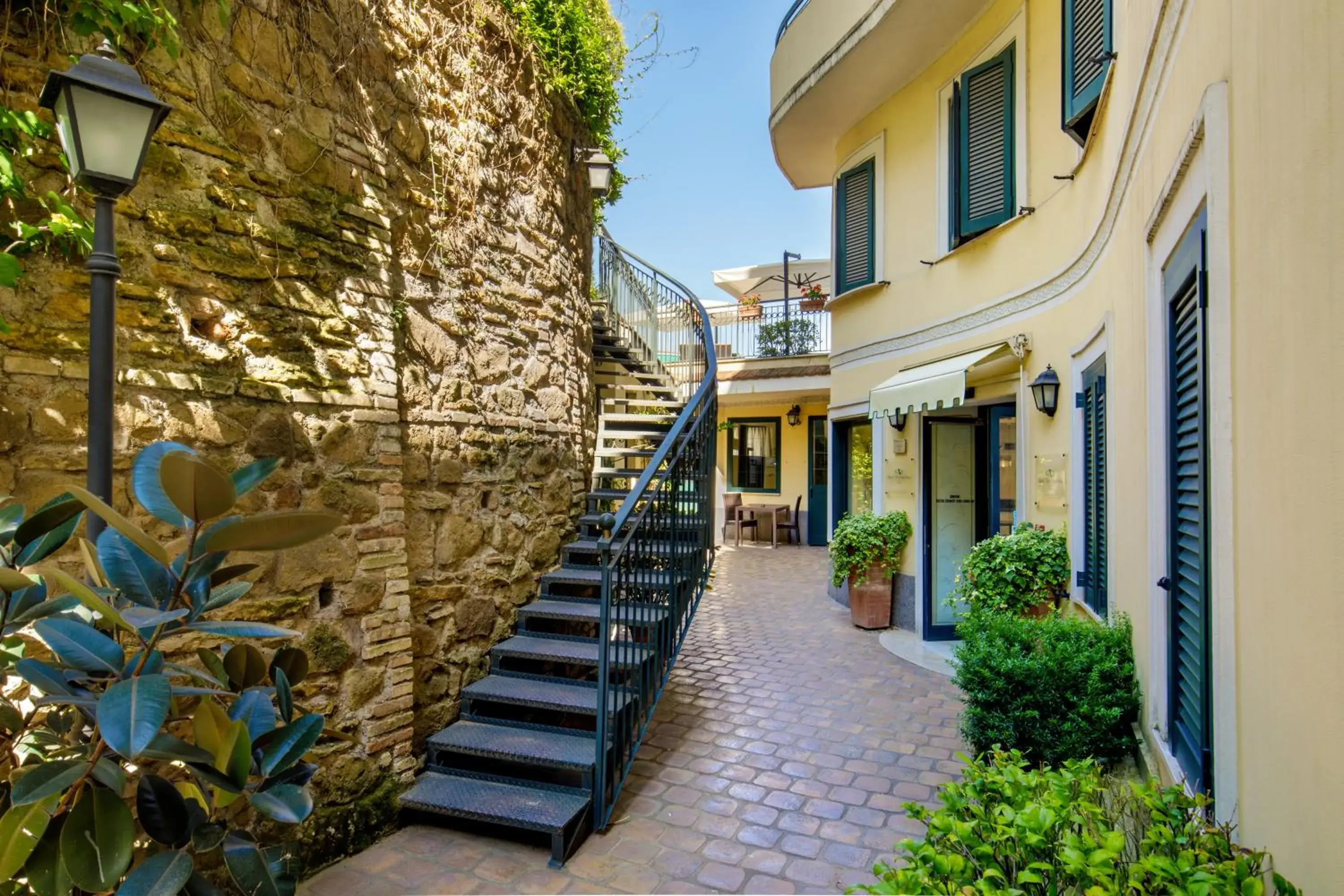 Facade/entrance in Hotel Alessandrino Facade/entrance in Hotel Alessandrino