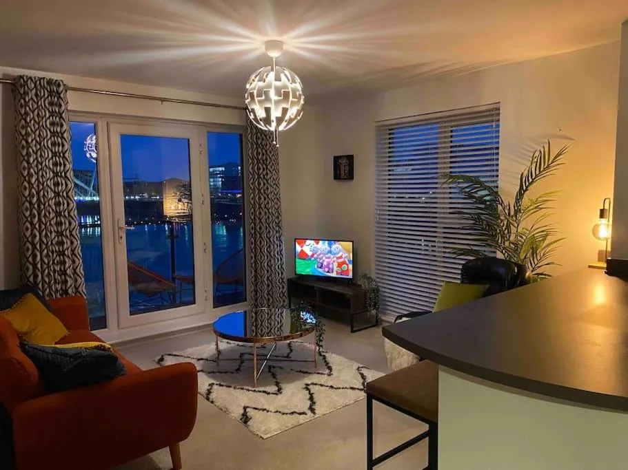 Luxury 2 Bedroom waterfront apartment with balcony