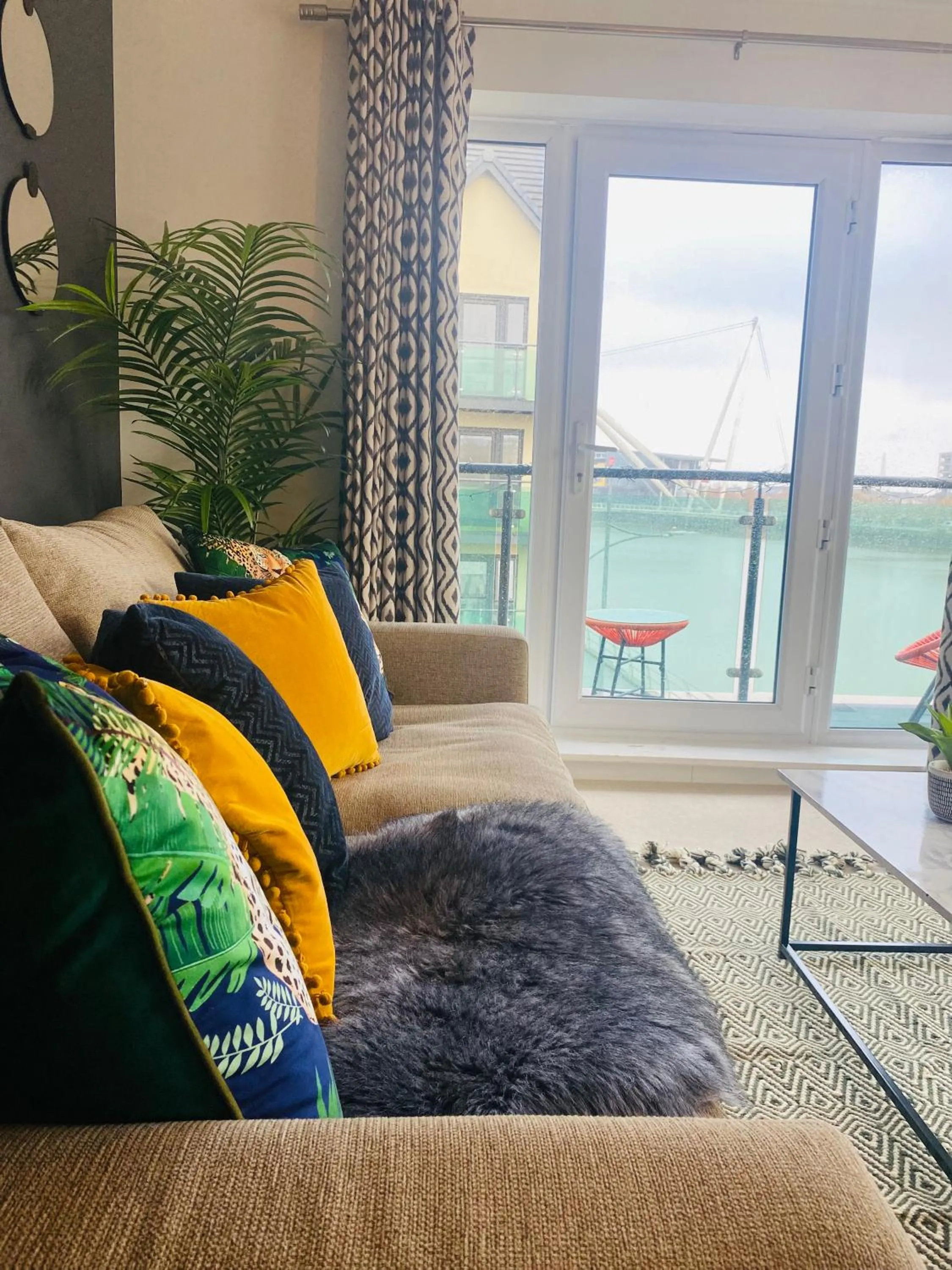Luxury 2 Bedroom waterfront apartment with balcony