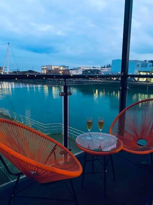 Luxury 2 Bedroom waterfront apartment with balcony