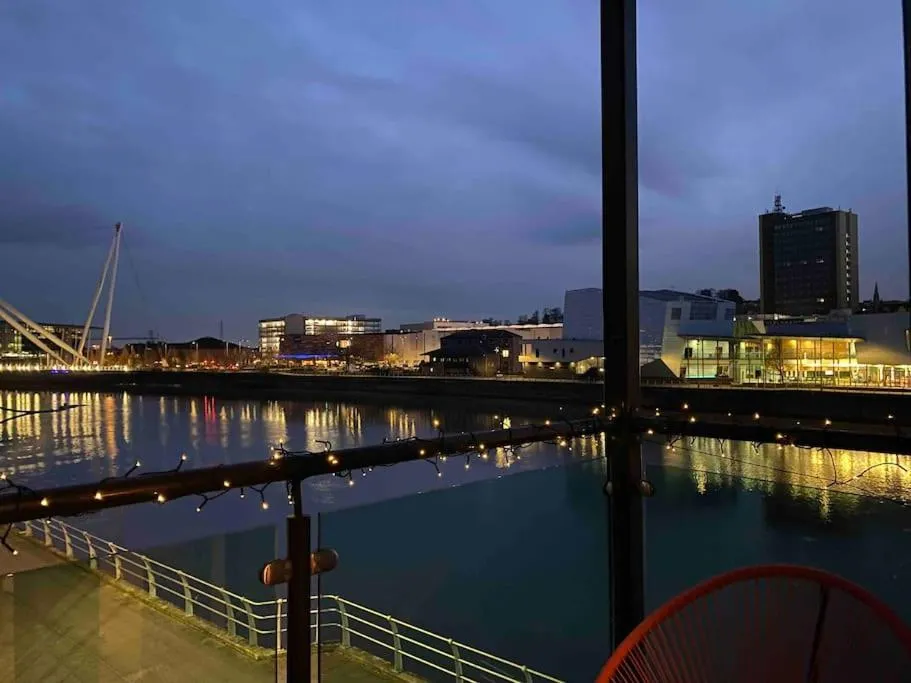 Luxury 2 Bedroom waterfront apartment with balcony