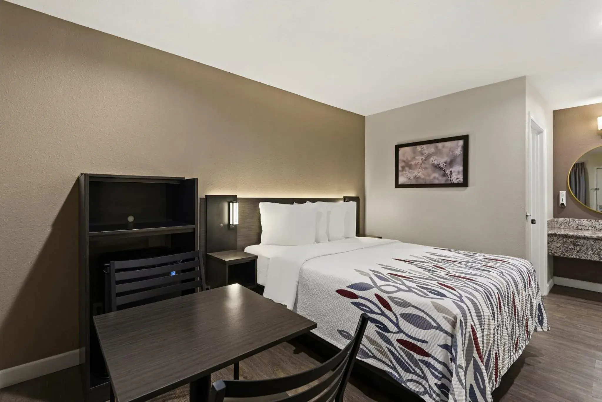 Photo of the whole room, Bed in Red Roof Inn Carson - Wilmington, CA Photo of the whole room, Bed in Red Roof Inn Carson - Wilmington, CA