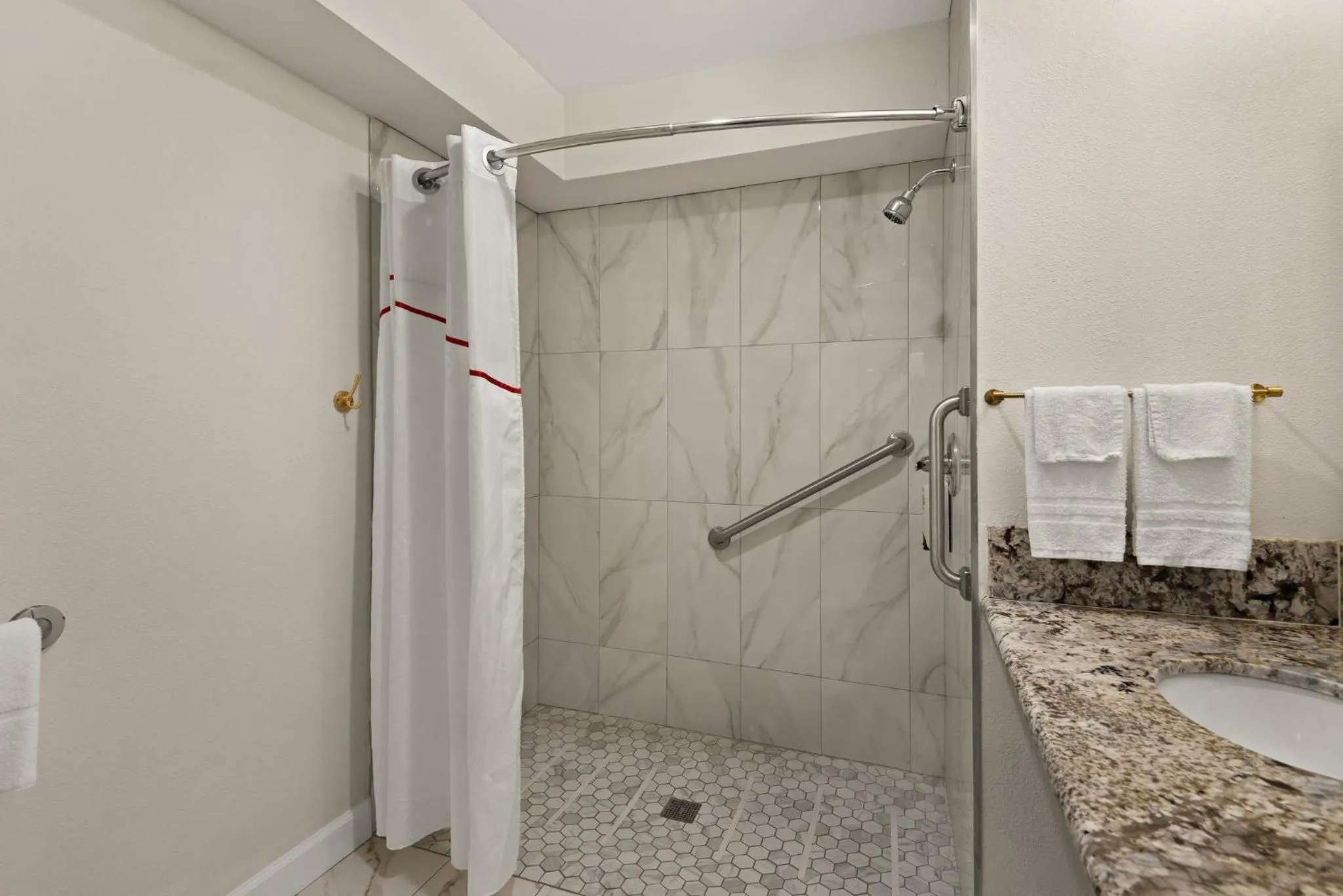 Bathroom in Red Roof Inn Carson - Wilmington, CA