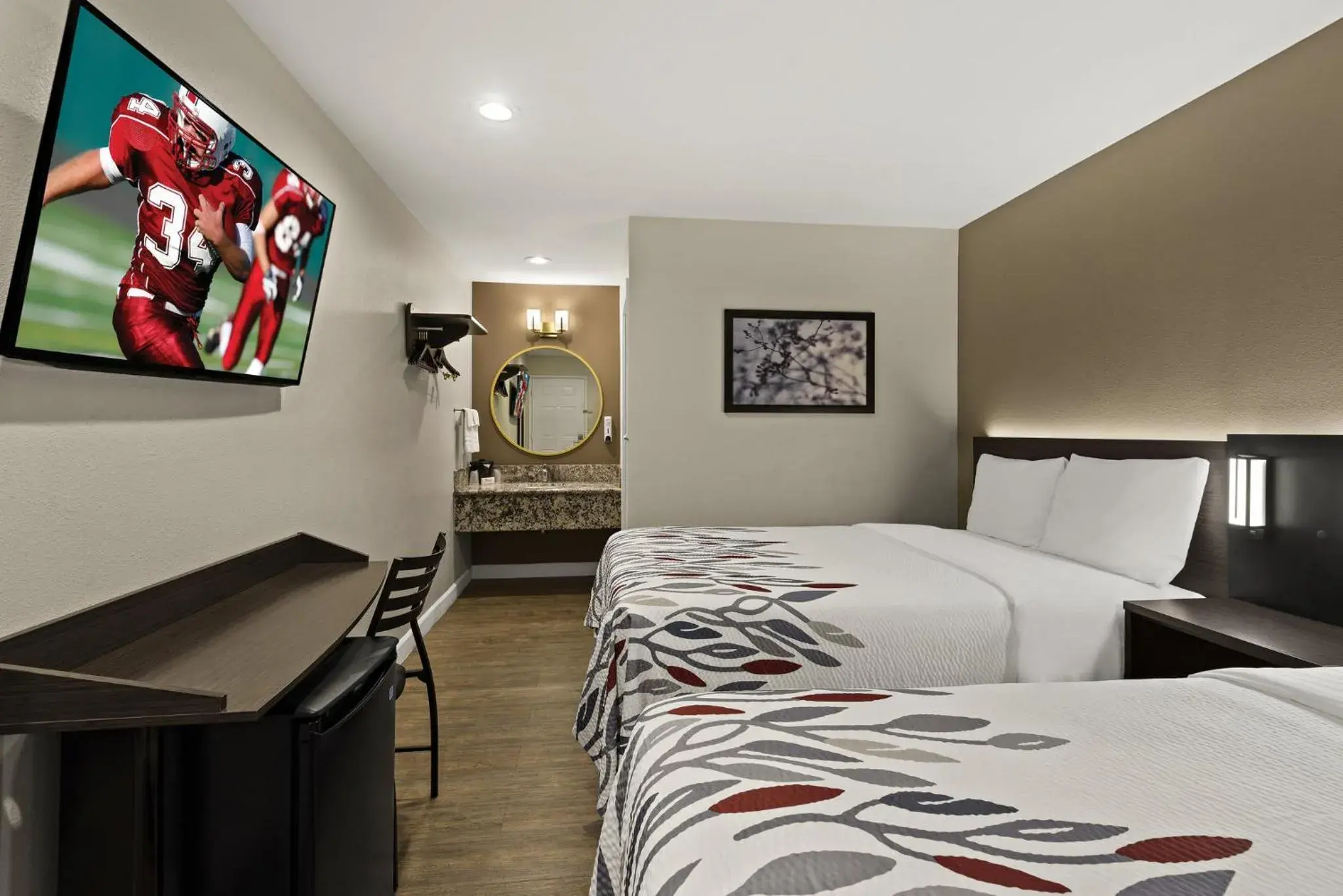 Photo of the whole room, Bed in Red Roof Inn Carson - Wilmington, CA Photo of the whole room, Bed in Red Roof Inn Carson - Wilmington, CA