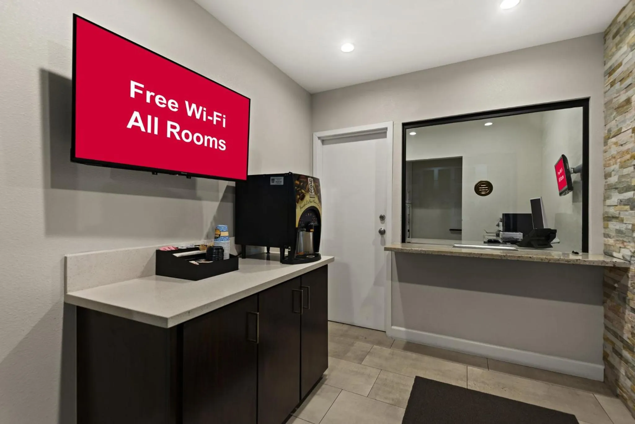 Lobby or reception in Red Roof Inn Carson - Wilmington, CA