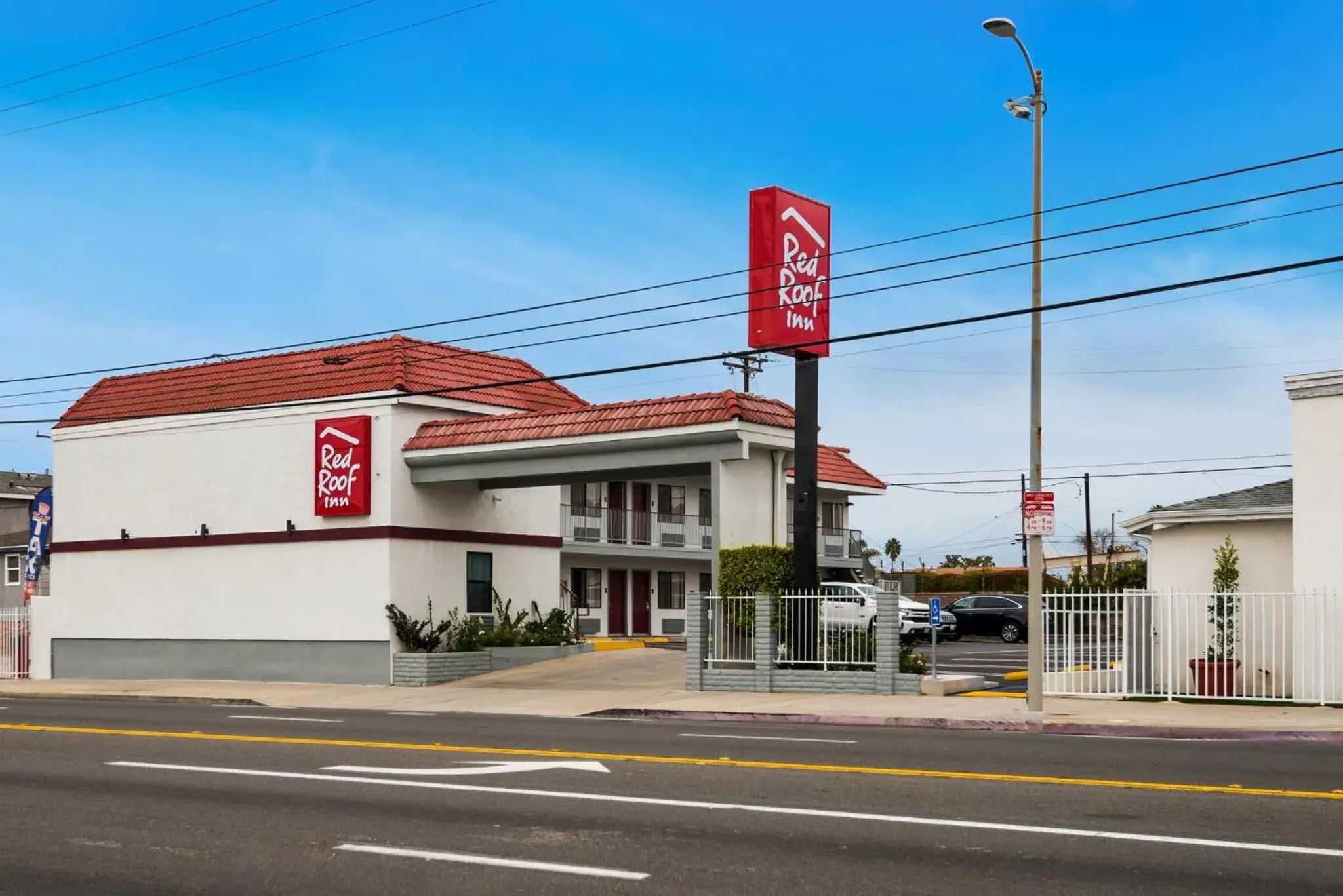 Property building in Red Roof Inn Carson - Wilmington, CA Property building in Red Roof Inn Carson - Wilmington, CA