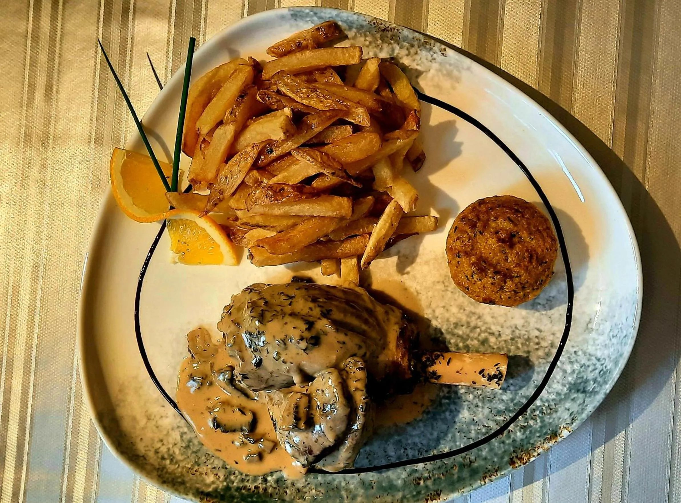 Restaurant/places to eat in Le Gue de Genes