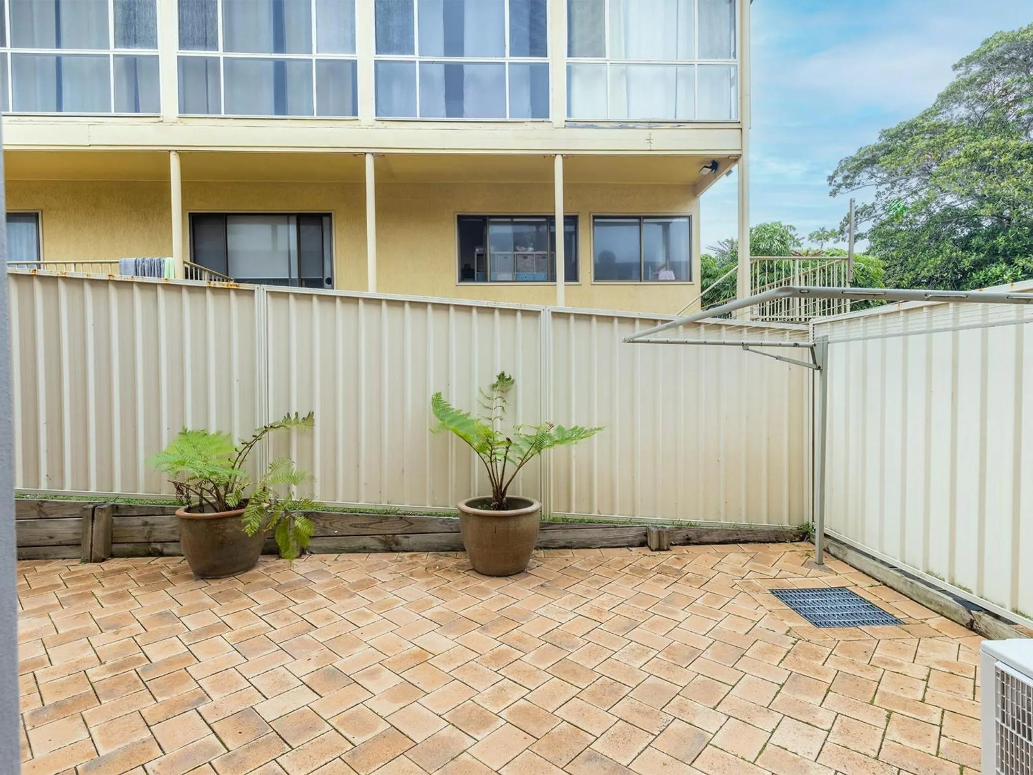Patio in Baia Villa air con WiFi and views of Fingal Beach