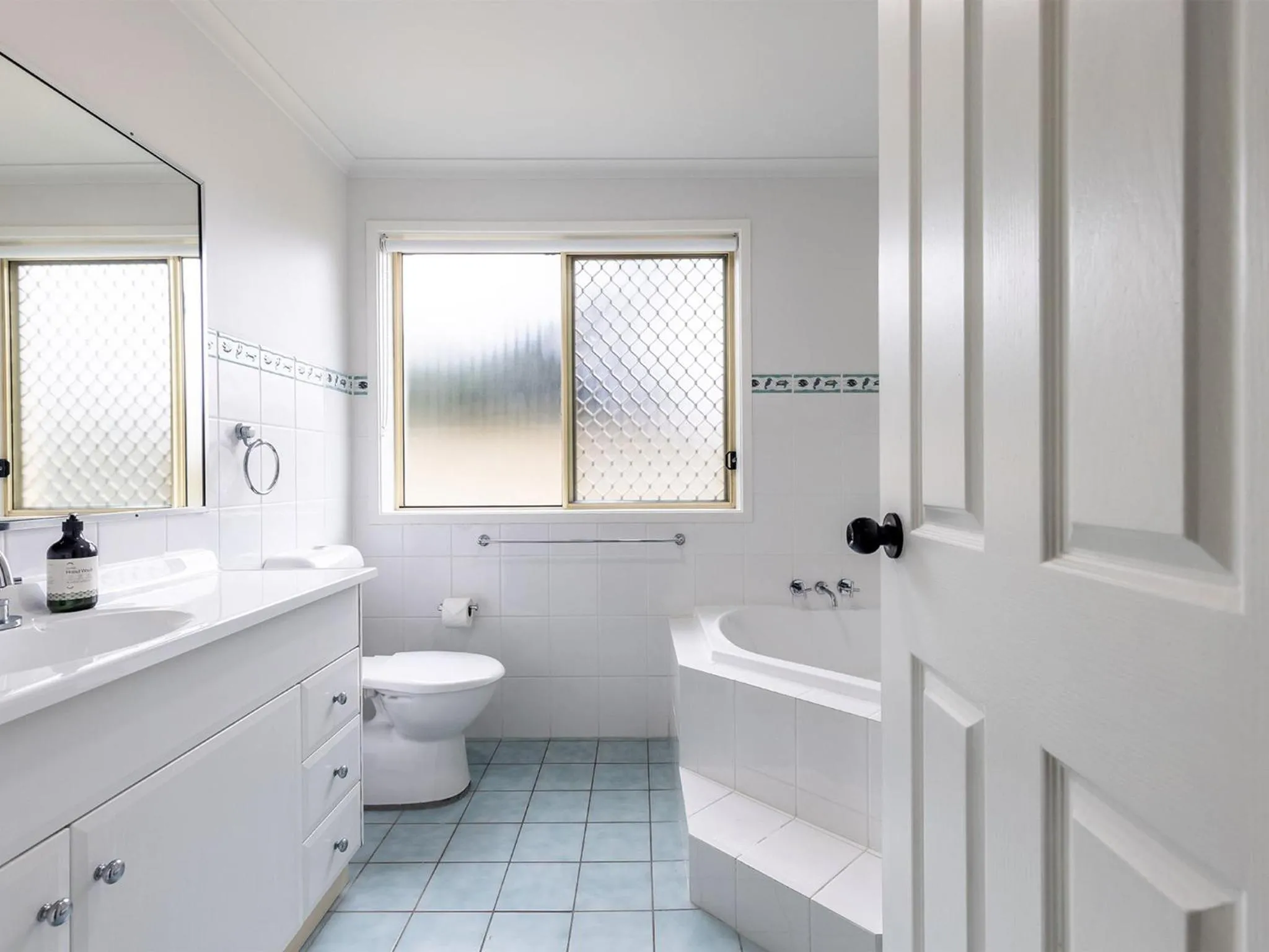 Bathroom in Baia Villa air con WiFi and views of Fingal Beach