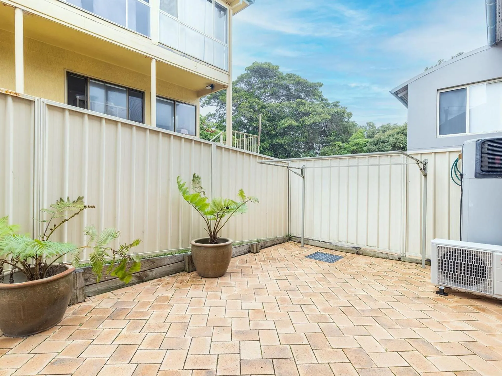 Patio in Baia Villa air con WiFi and views of Fingal Beach