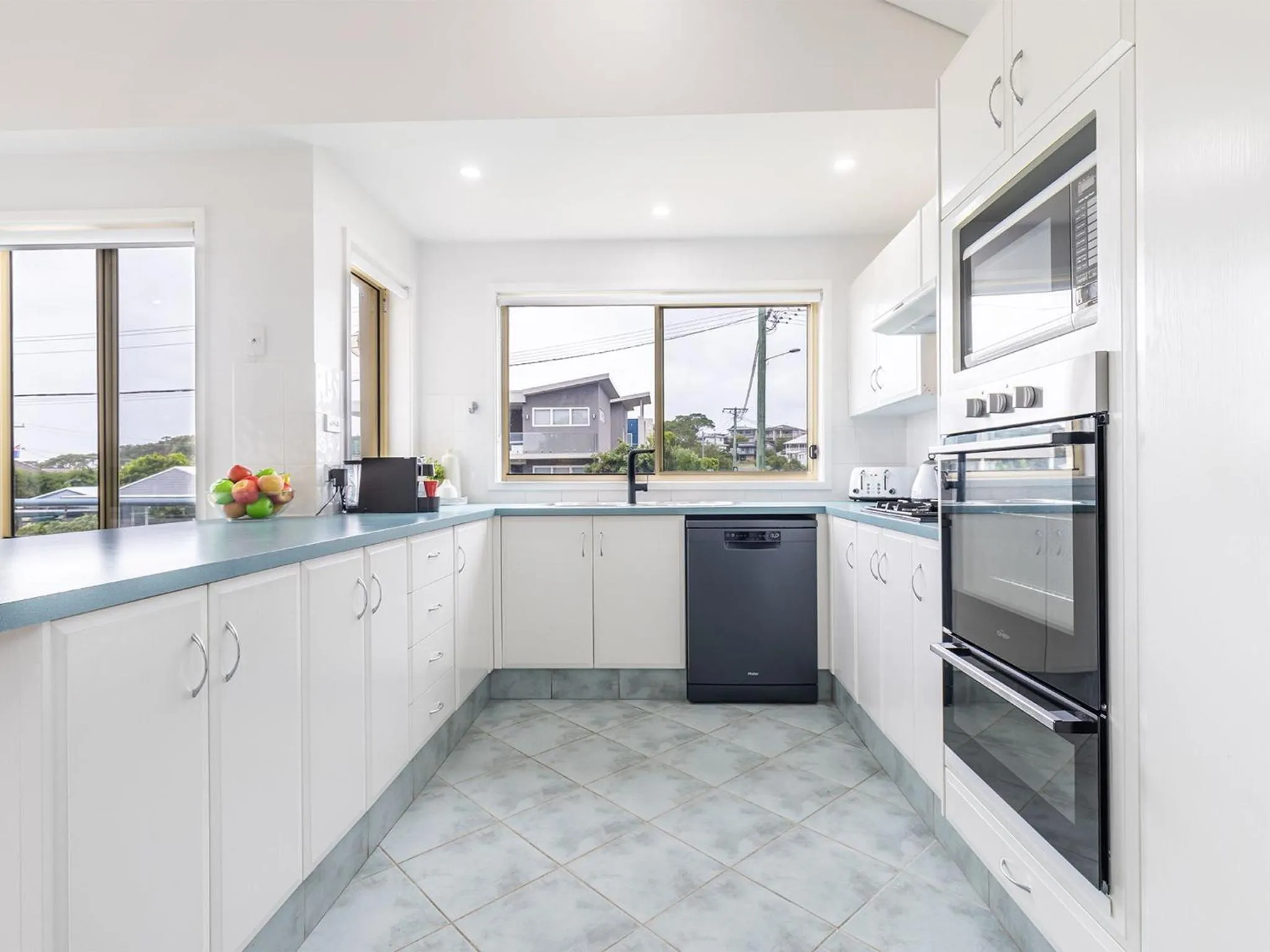 Kitchen or kitchenette in Baia Villa air con WiFi and views of Fingal Beach