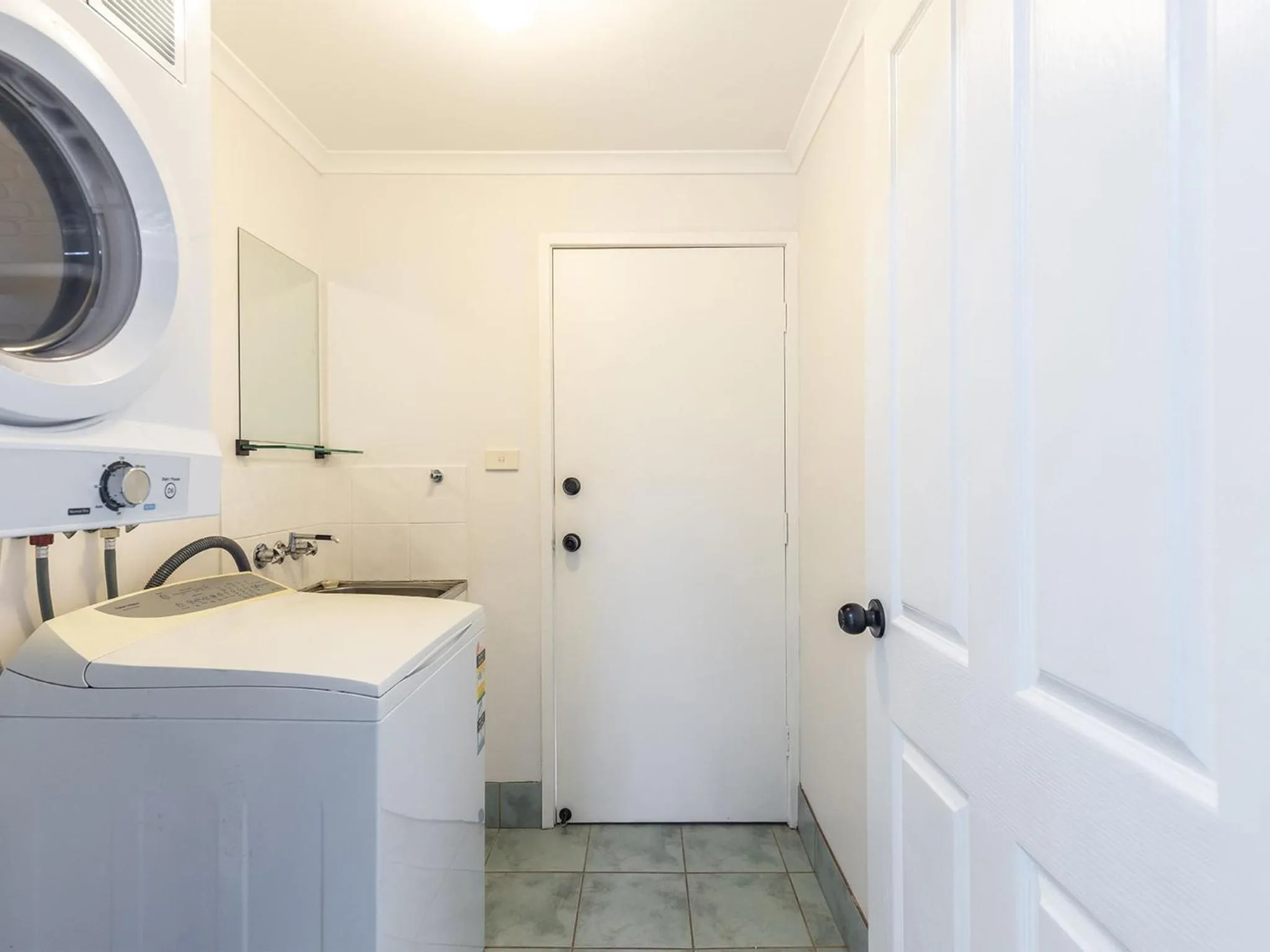 laundry in Baia Villa air con WiFi and views of Fingal Beach