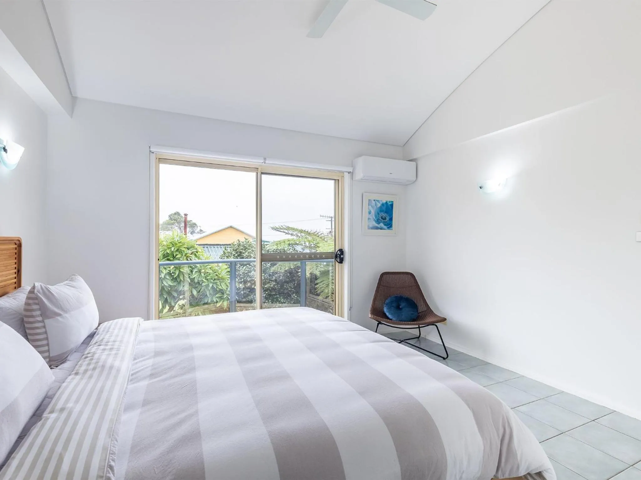 Bedroom, Bed in Baia Villa air con WiFi and views of Fingal Beach