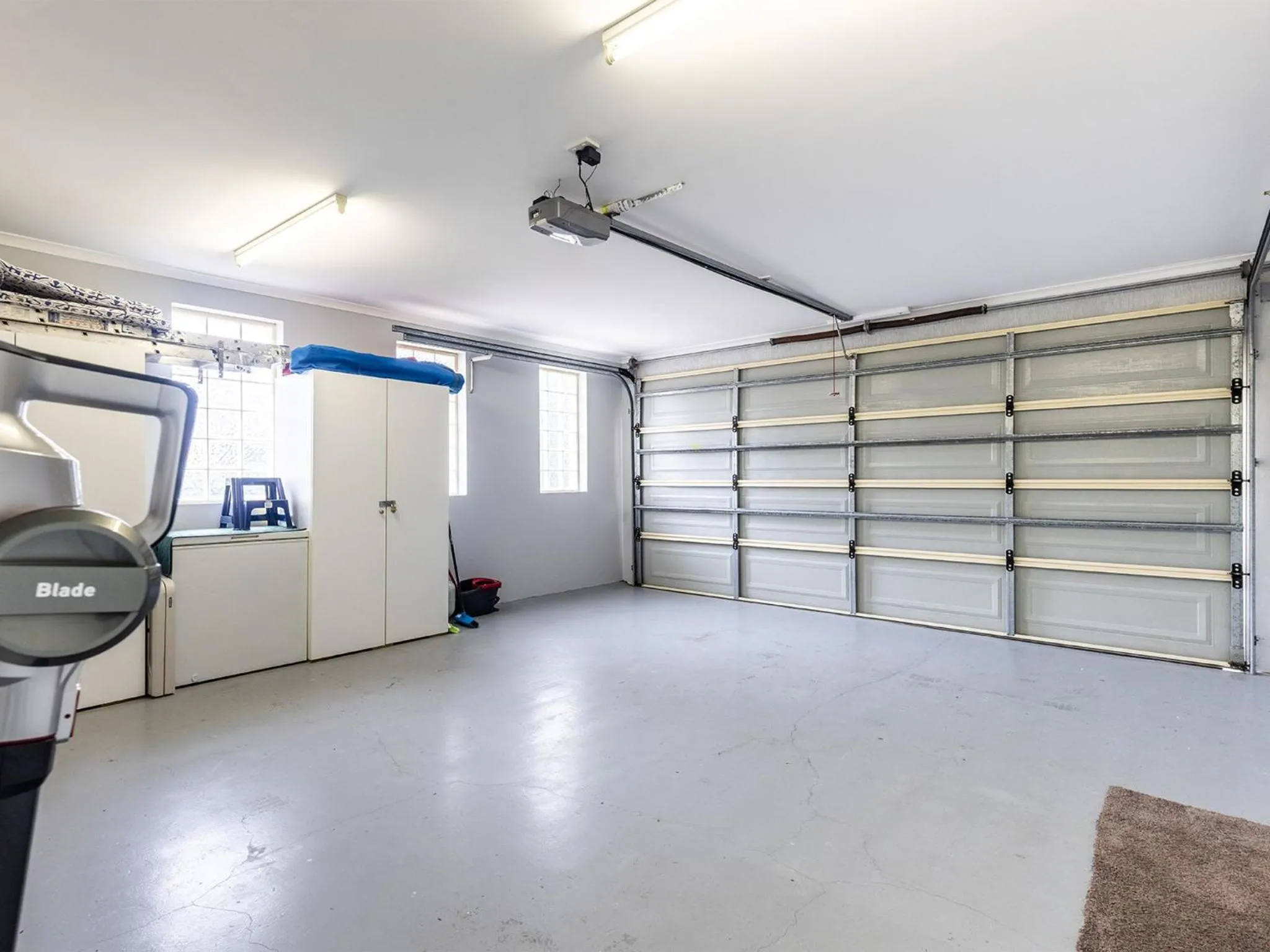Parking in Baia Villa air con WiFi and views of Fingal Beach
