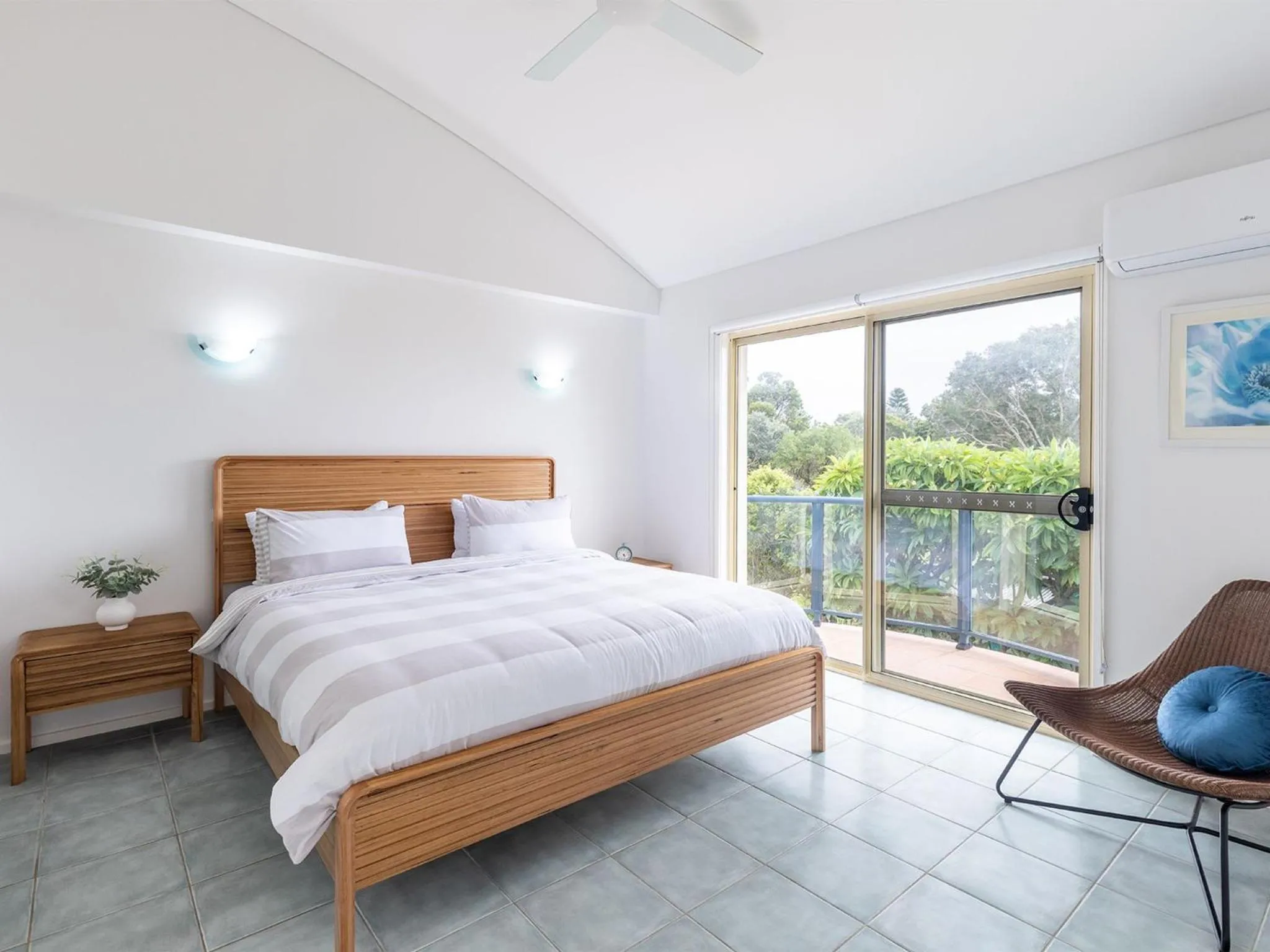 Bedroom, Bed in Baia Villa air con WiFi and views of Fingal Beach