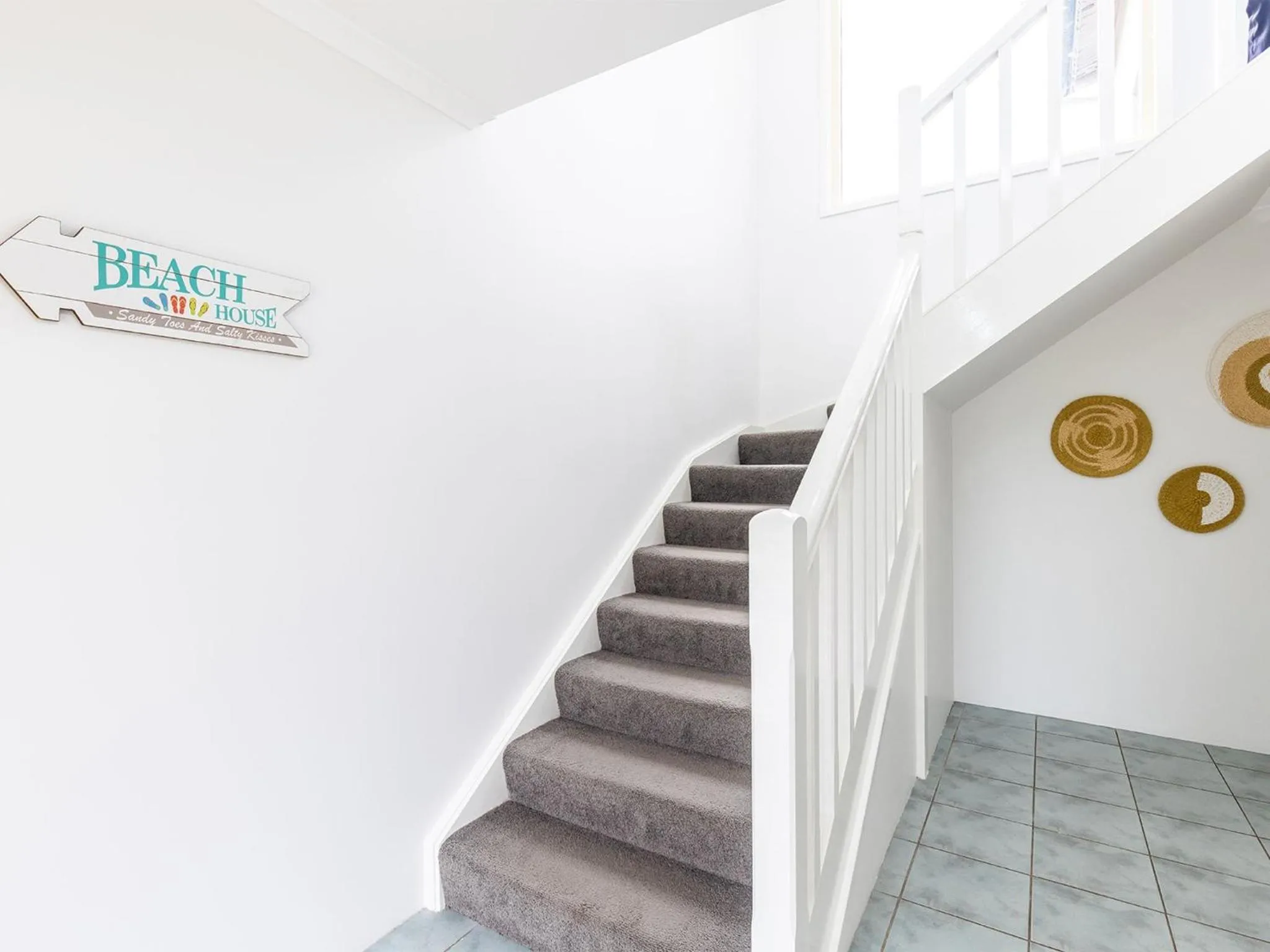 Facade/entrance in Baia Villa air con WiFi and views of Fingal Beach