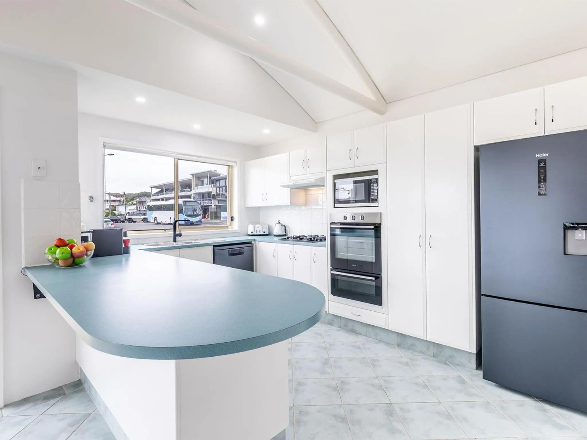 Kitchen or kitchenette in Baia Villa air con WiFi and views of Fingal Beach
