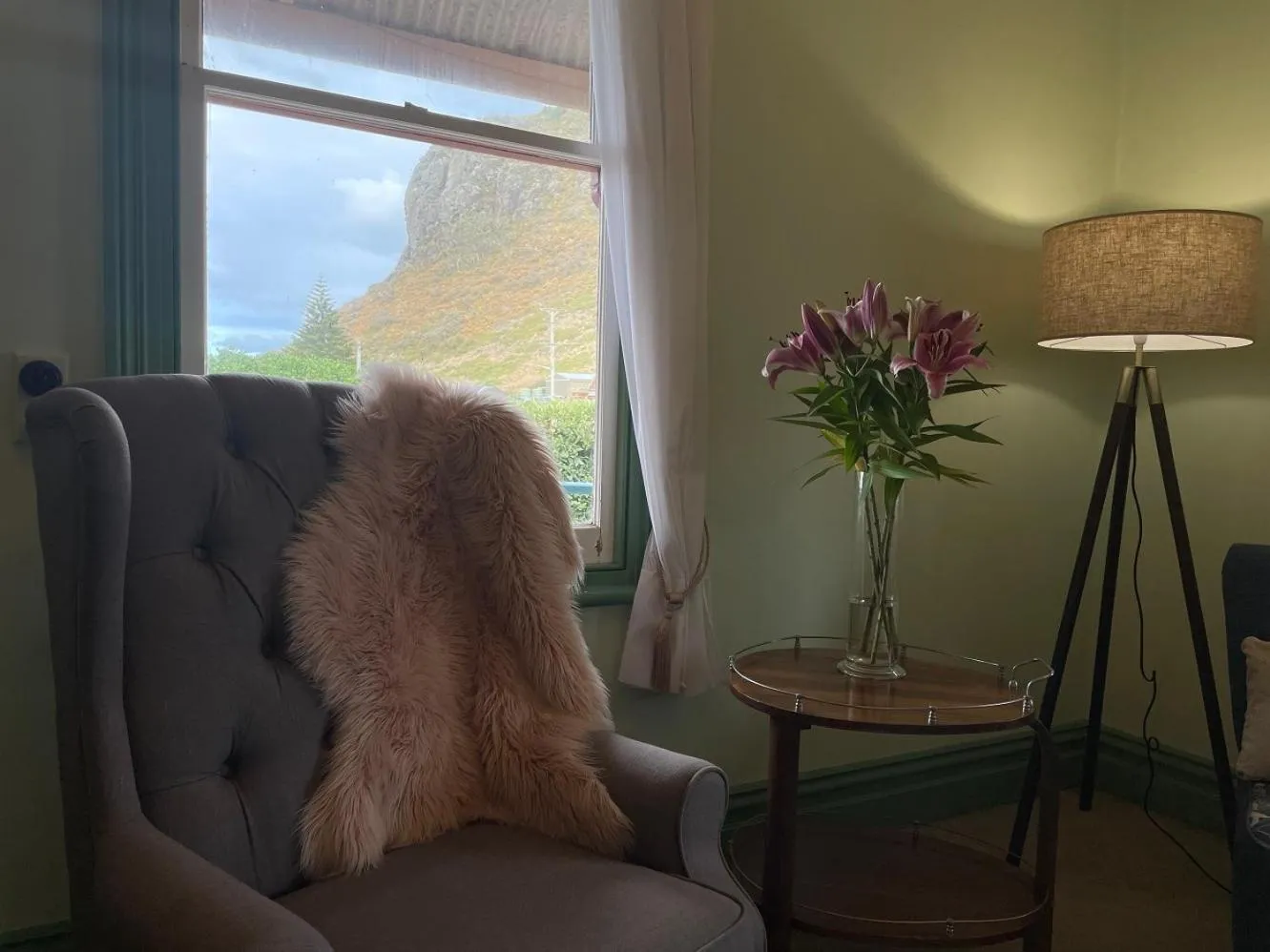 Communal lounge/ TV room in Hanlon Guest House