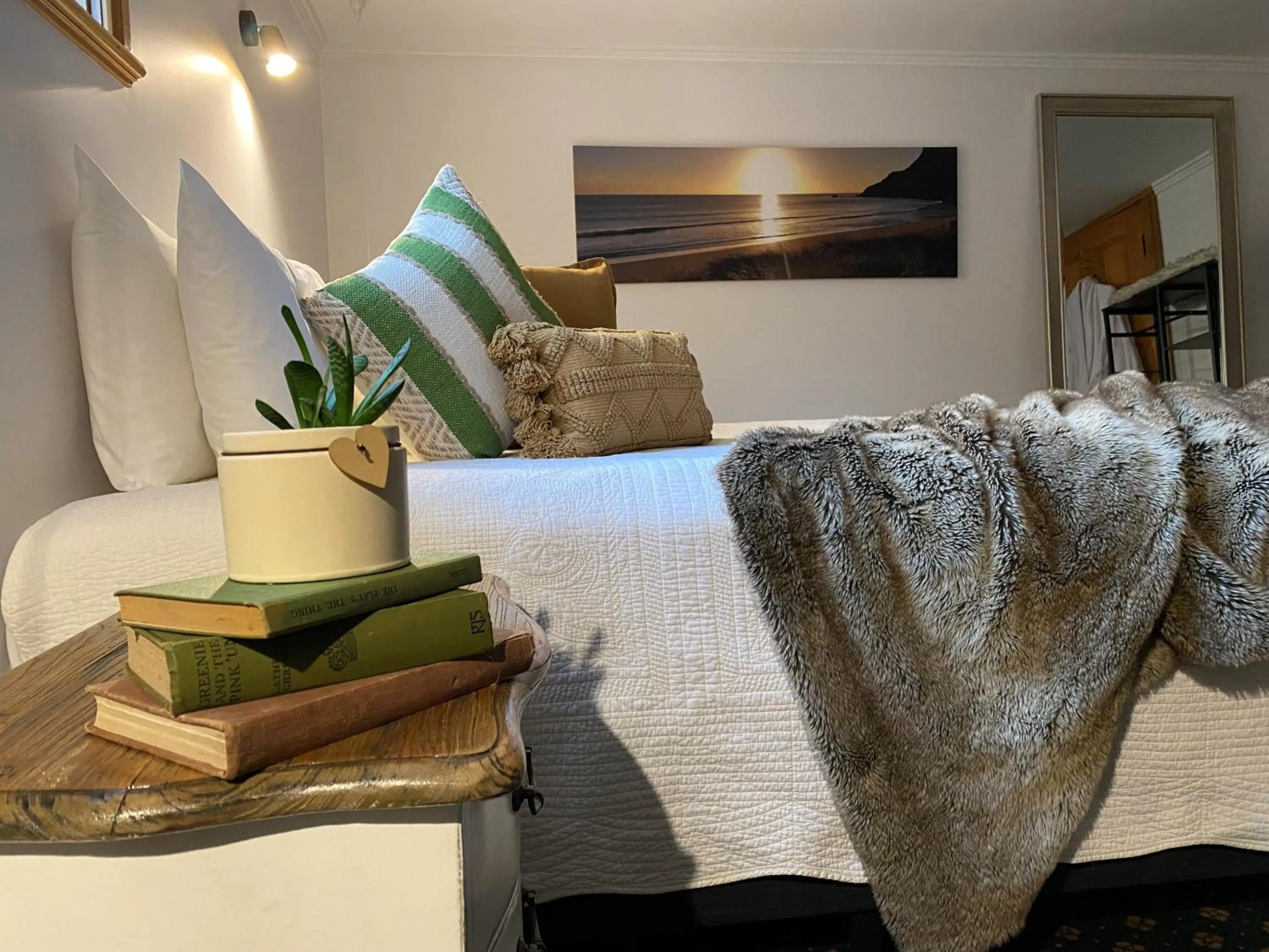 Photo of the whole room in Hanlon Guest House