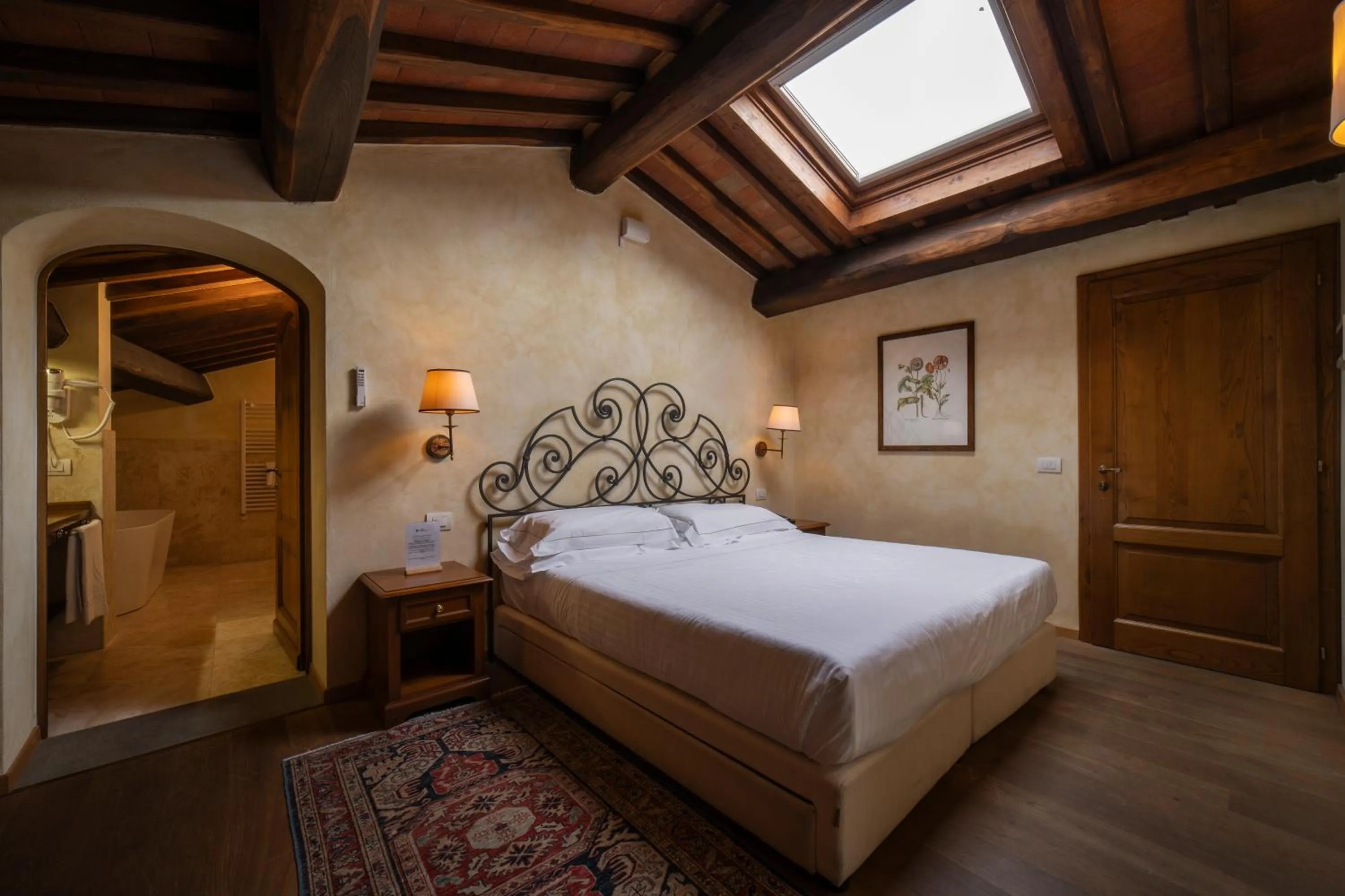 Bathroom, Bed in Hotel Palazzo San Niccolò & Spa