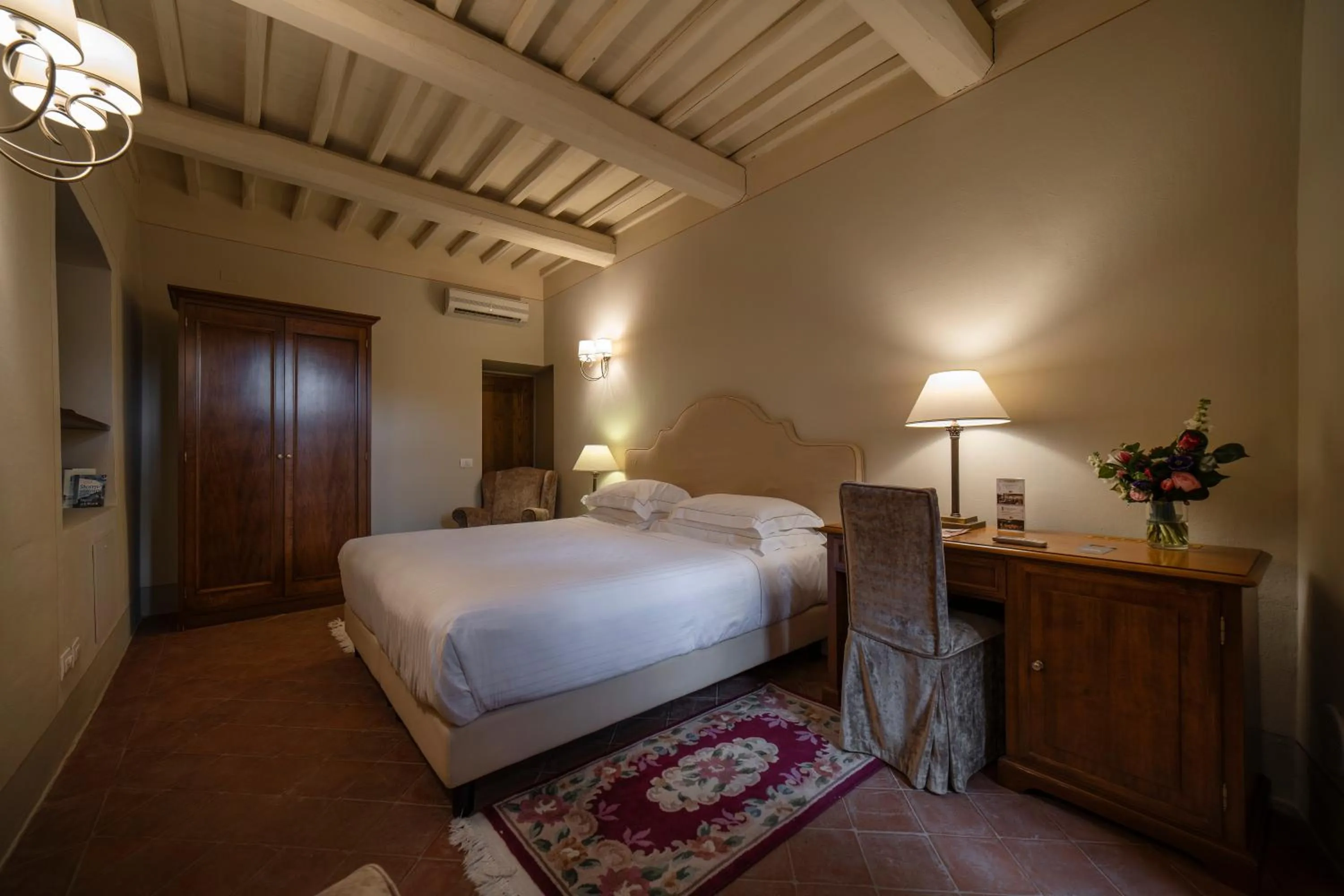 Photo of the whole room, Bed in Hotel Palazzo San Niccolò & Spa