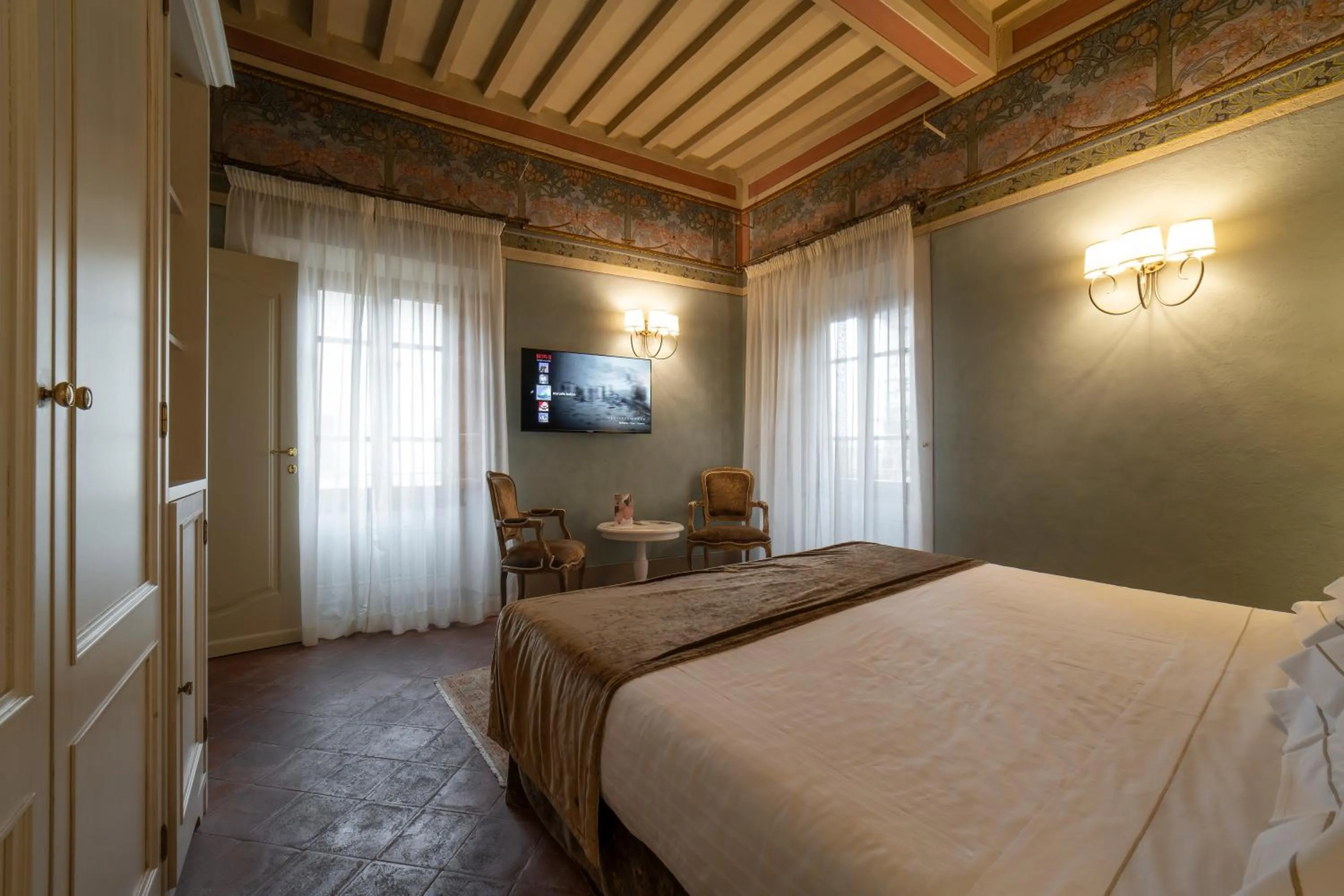TV and multimedia, Bed in Hotel Palazzo San Niccolò & Spa
