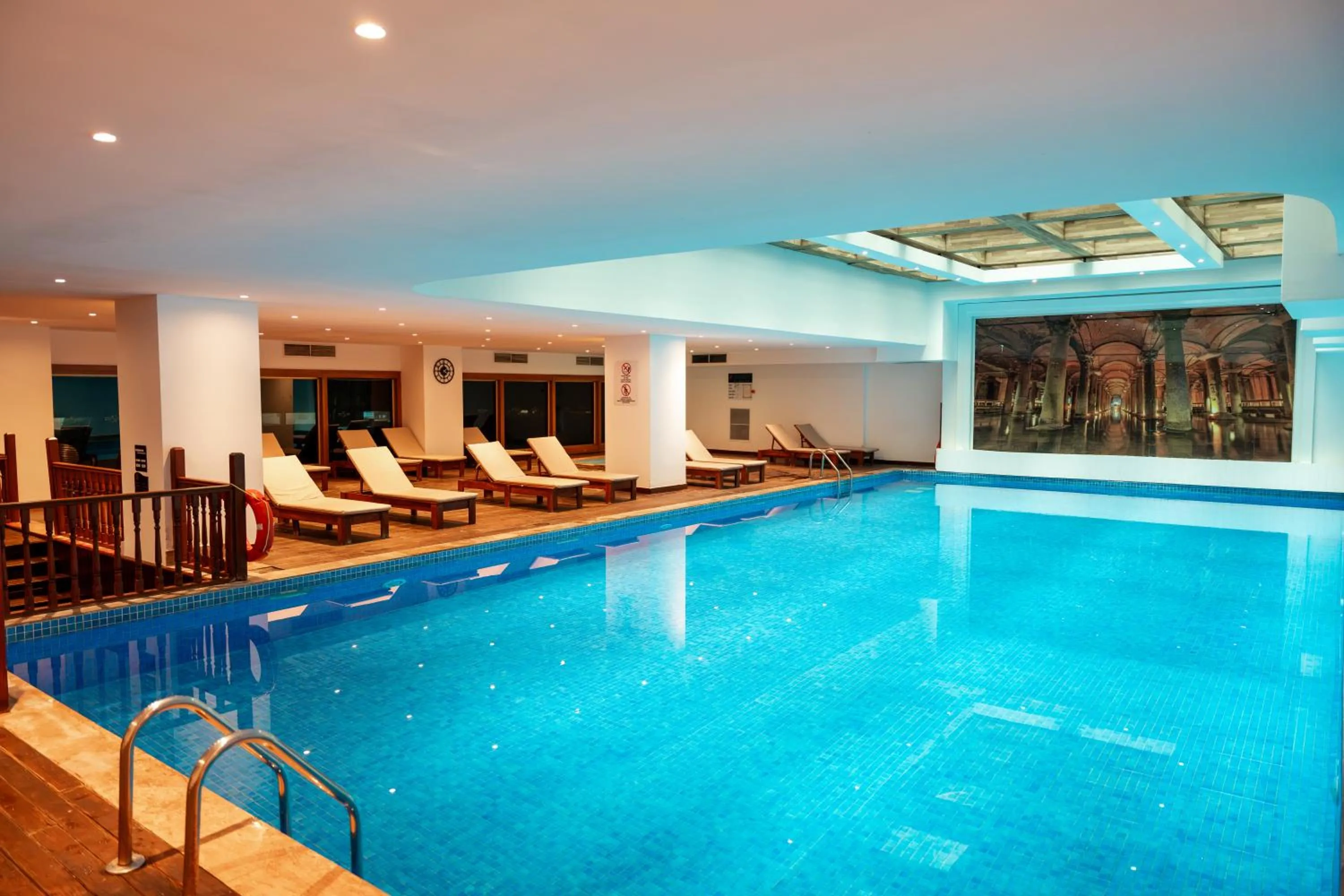 Swimming pool in Oz Hotels Side Premium