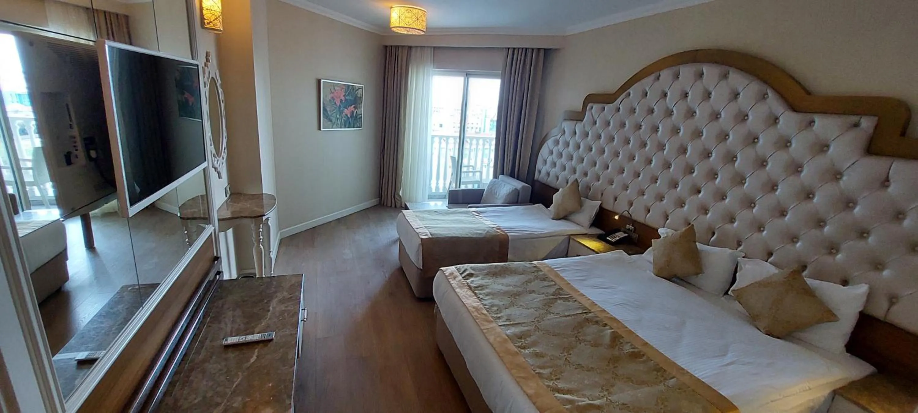 Nightclub / DJ in Oz Hotels Side Premium