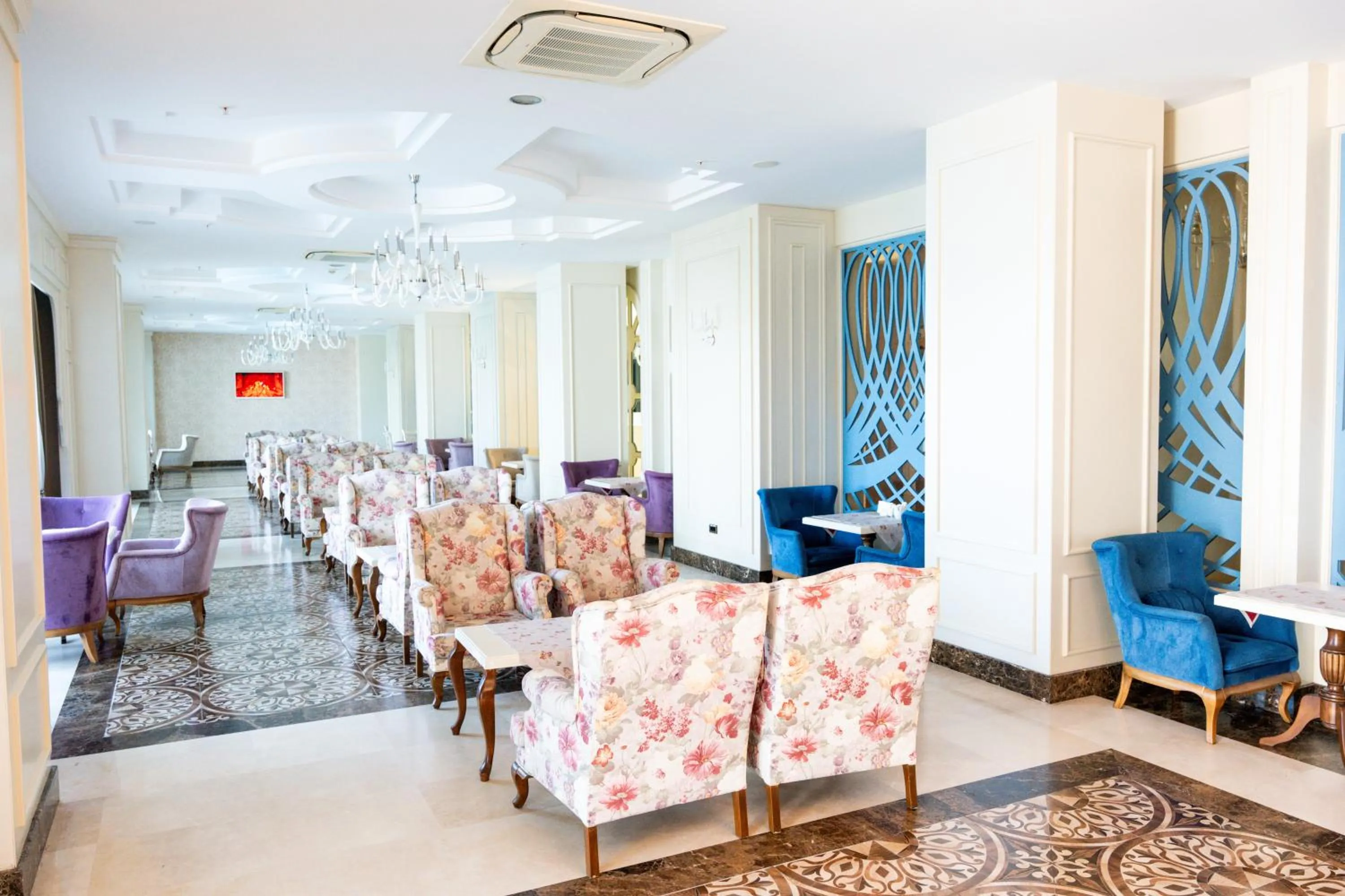 Seating area in Oz Hotels Side Premium