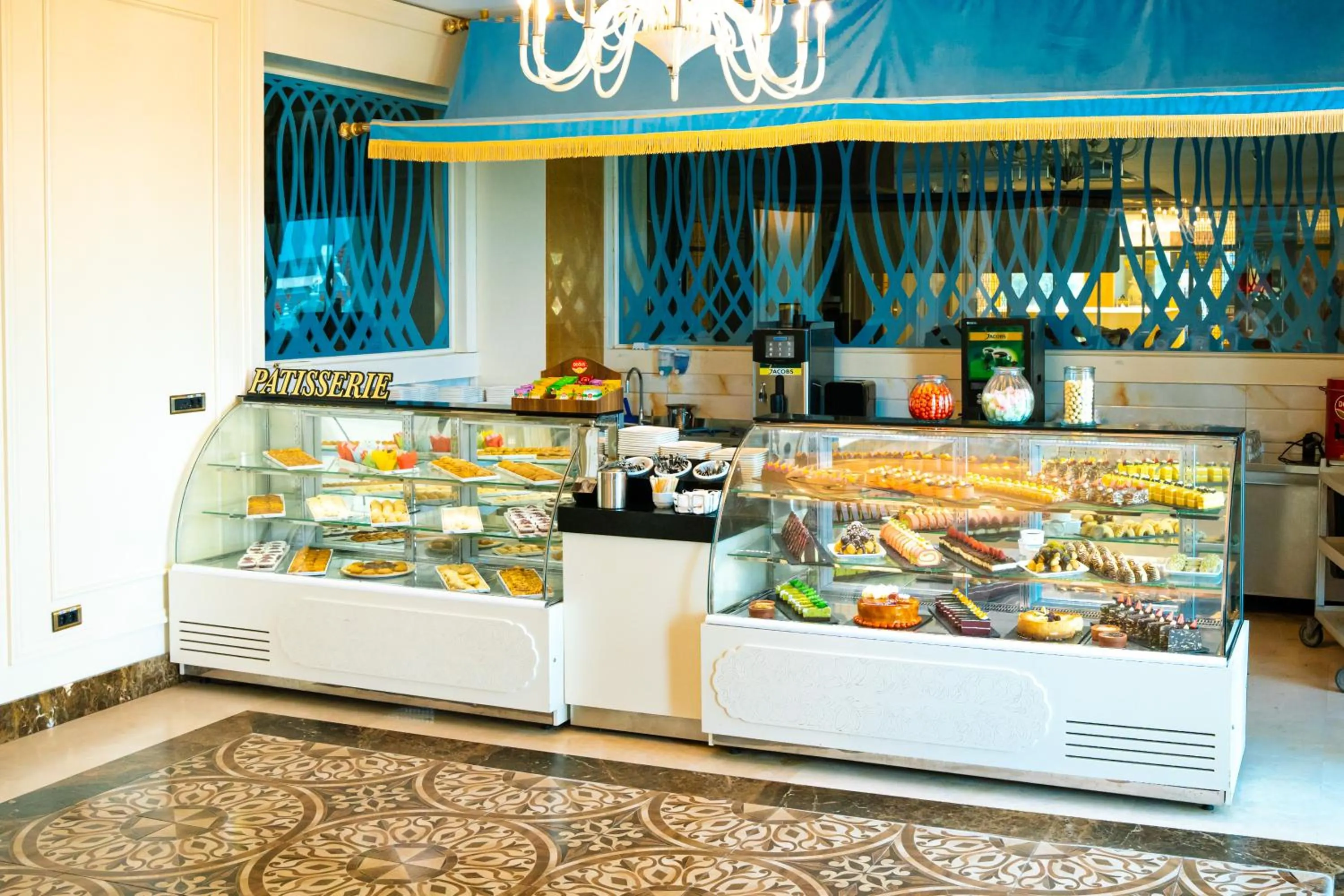 Food and drinks in Oz Hotels Side Premium